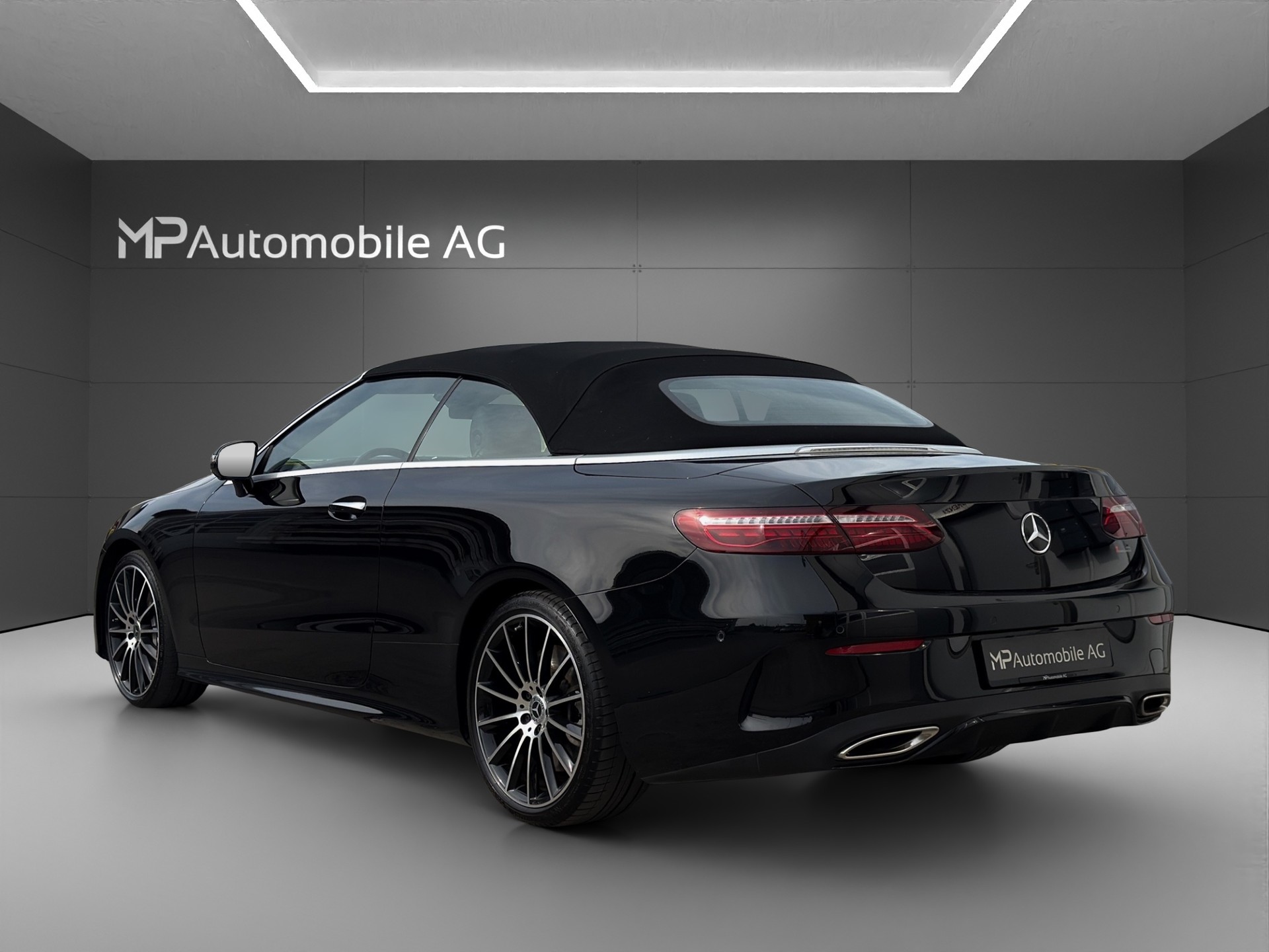 MERCEDES-BENZ E 450 Cabriolet 4Matic AMG Line 9G-Tronic-image-6