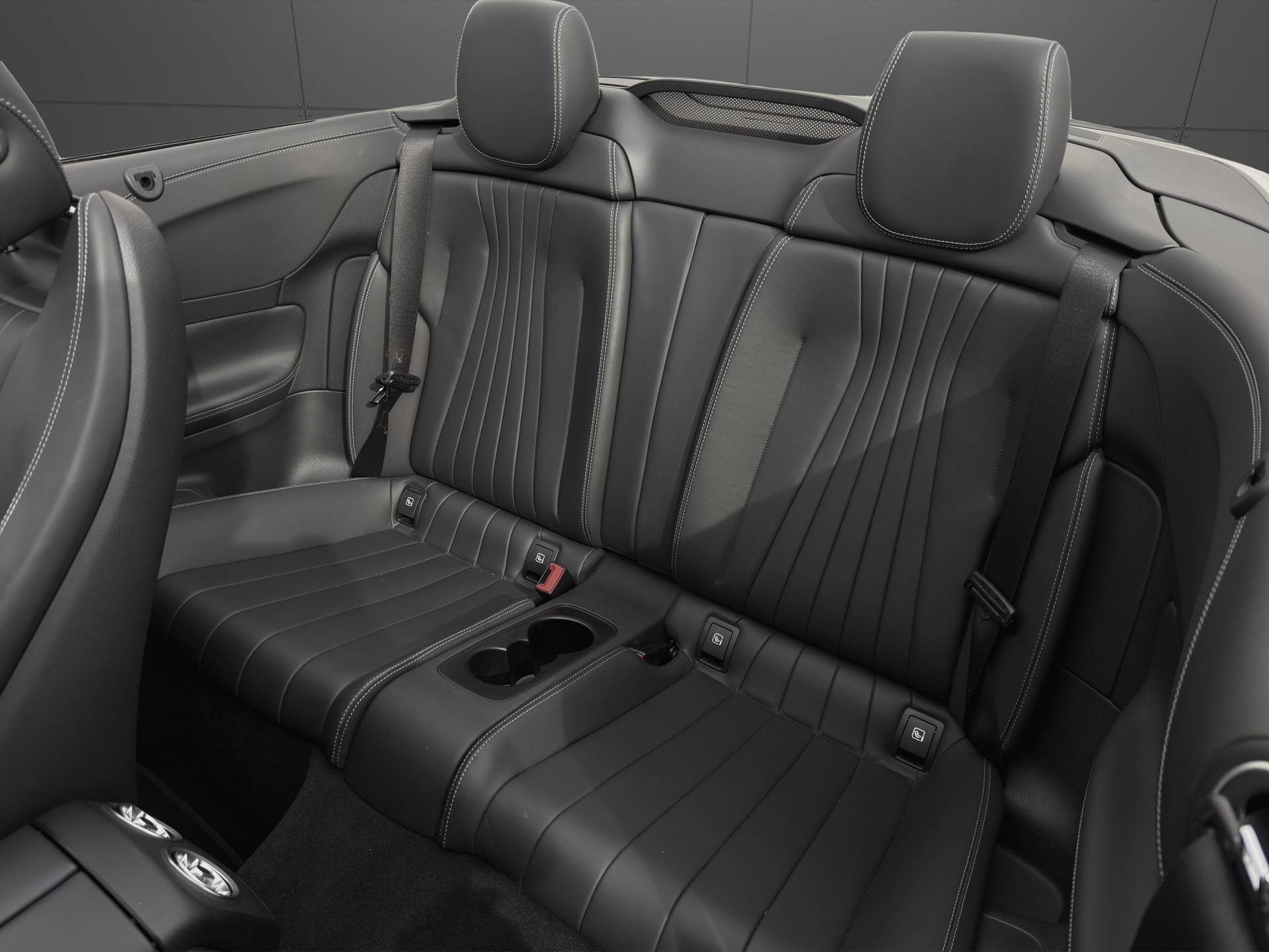 MERCEDES-BENZ E 450 Cabriolet 4Matic AMG Line 9G-Tronic-image-10