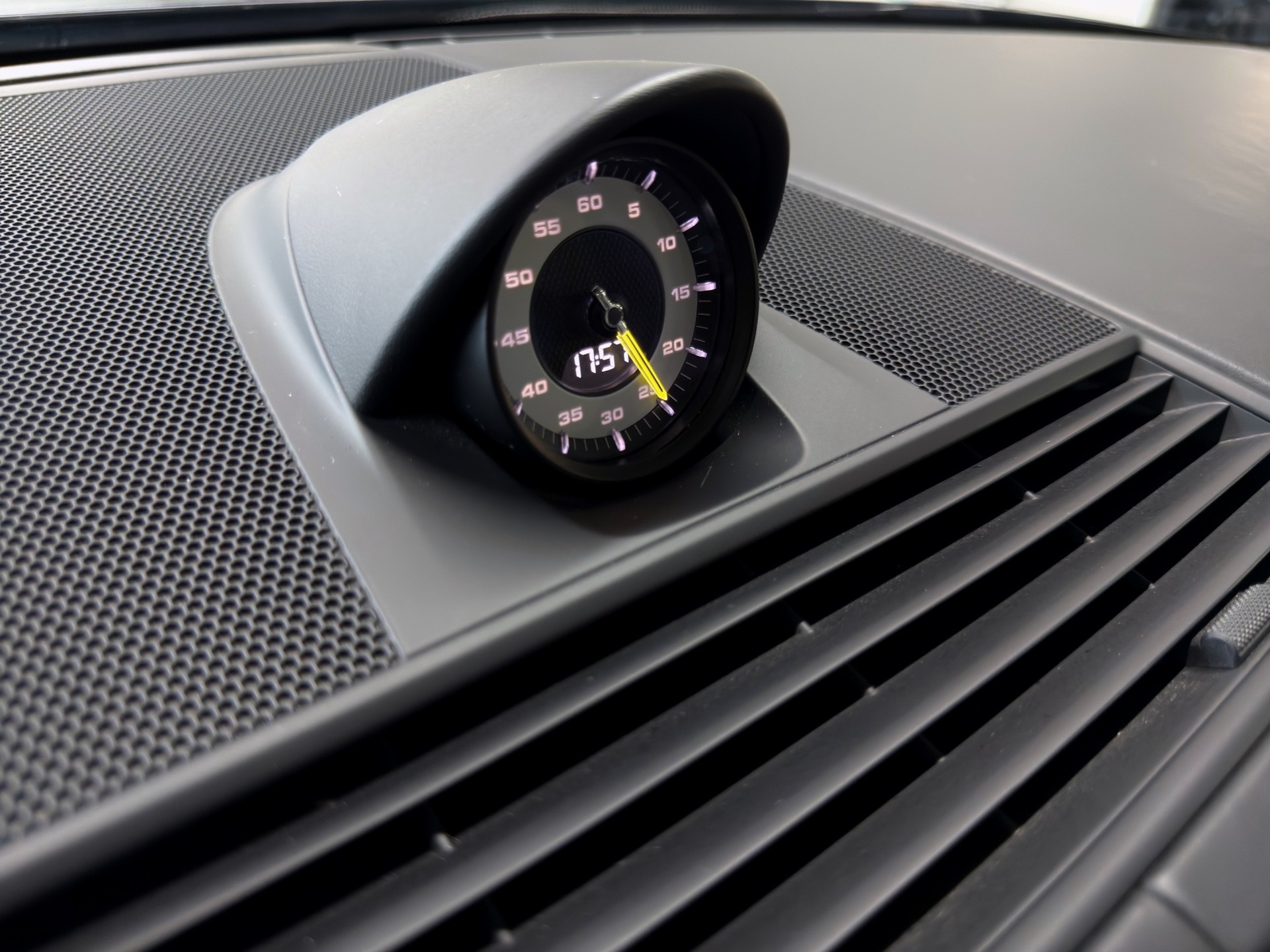 PORSCHE Panamera 4 E-Hybrid PDK-image-25