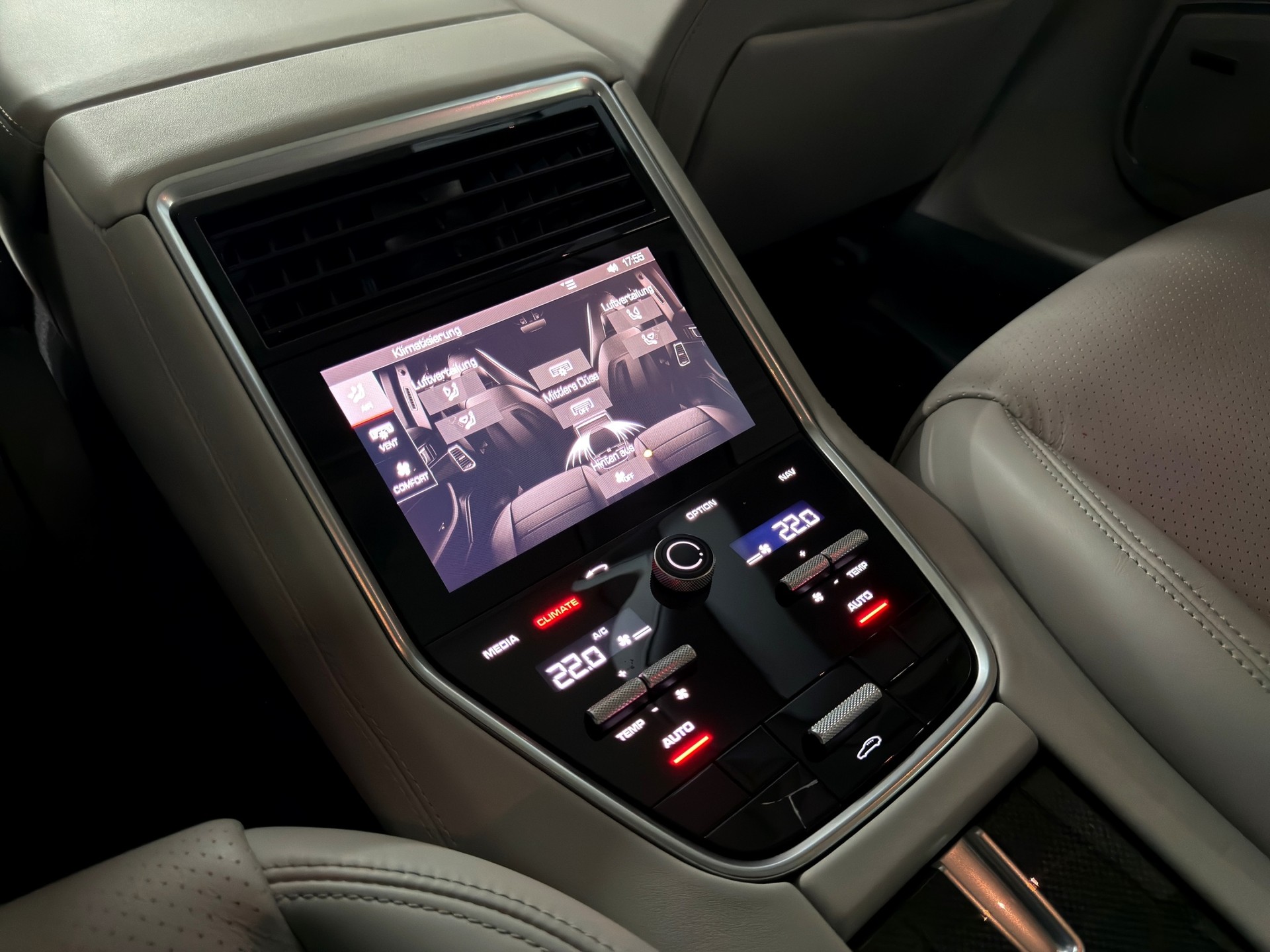 PORSCHE Panamera 4 E-Hybrid PDK-image-22