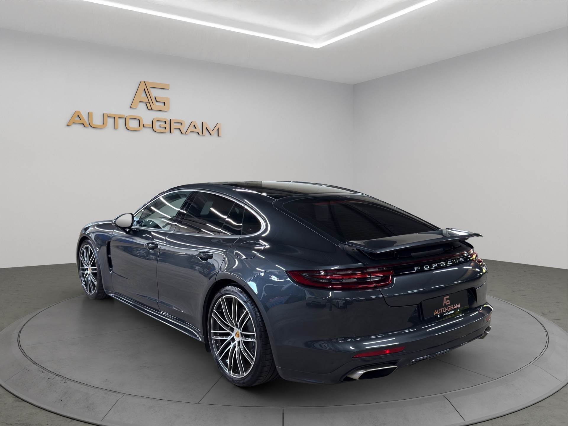 PORSCHE Panamera 4 E-Hybrid PDK-showroom-element-2
