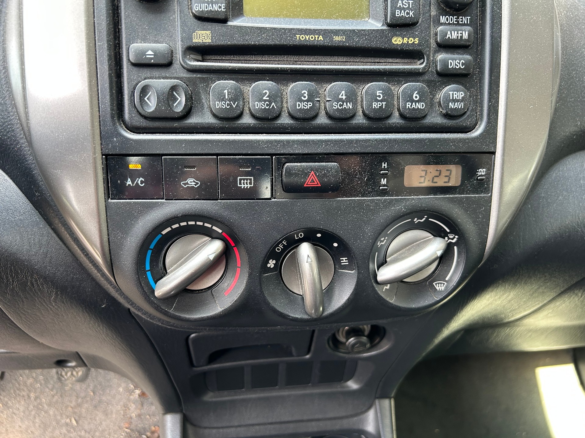 TOYOTA RAV-4 2.0 16V Linea Terra-image-9