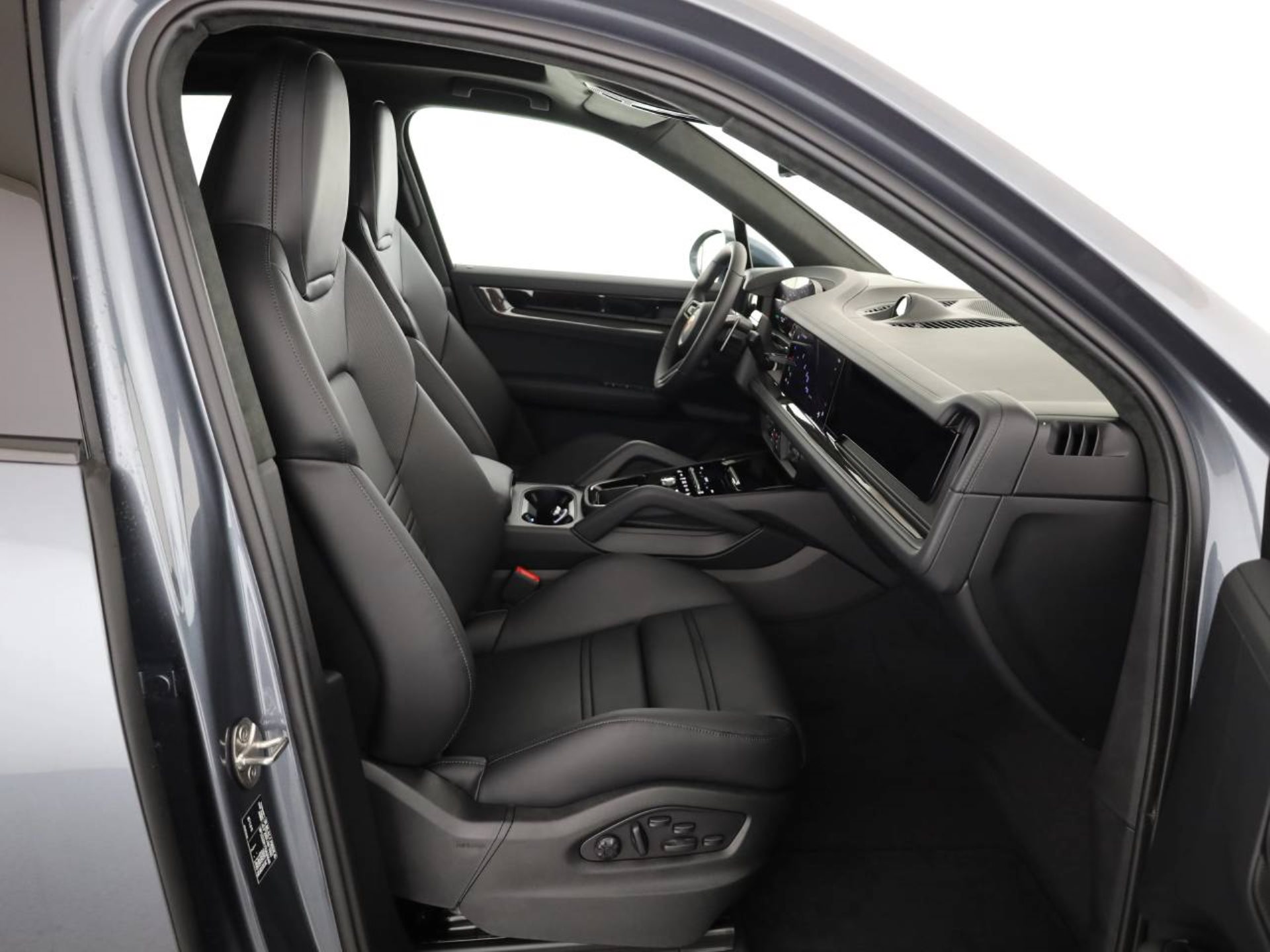 PORSCHE Cayenne GTS-image-15