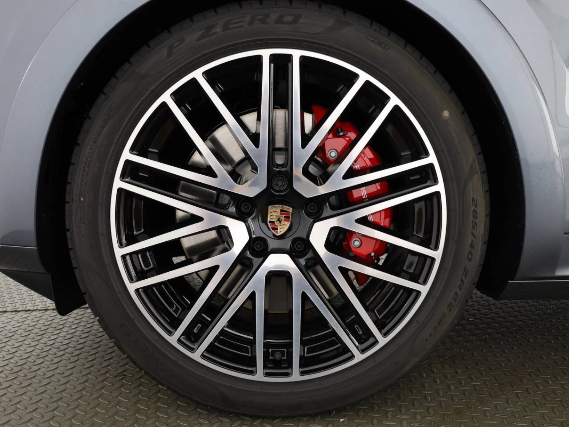 PORSCHE Cayenne GTS-image-8