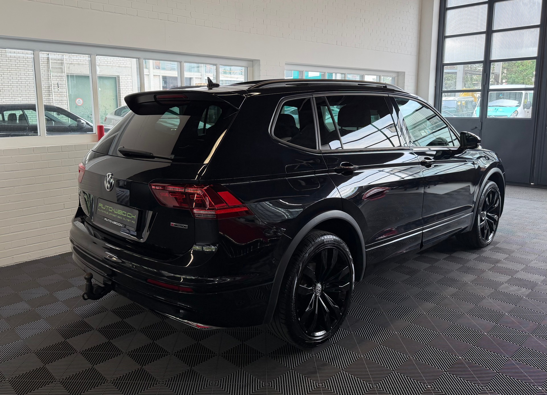 VW Tiguan Allspace 2.0 TDI SCR Highline R-LINE SPORT 00 PS 4X4 4MotionDSG-showroom-element-2