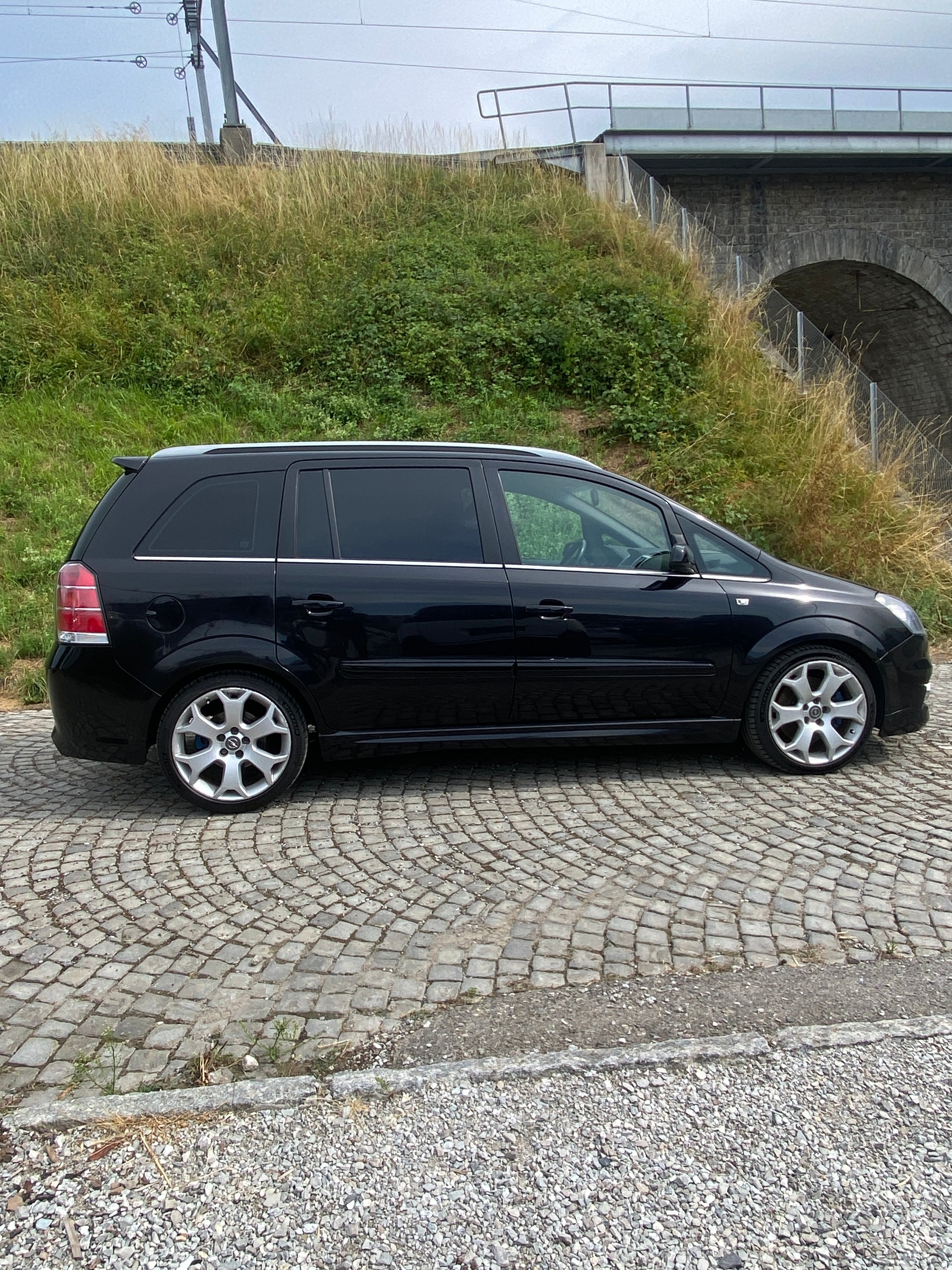 OPEL Zafira 2.0i 16V Turbo OPC-image-4