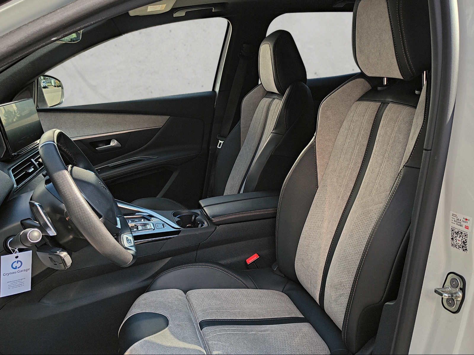 PEUGEOT 3008 1.6 Plug-in Hybrid4 GT Pack-image-10