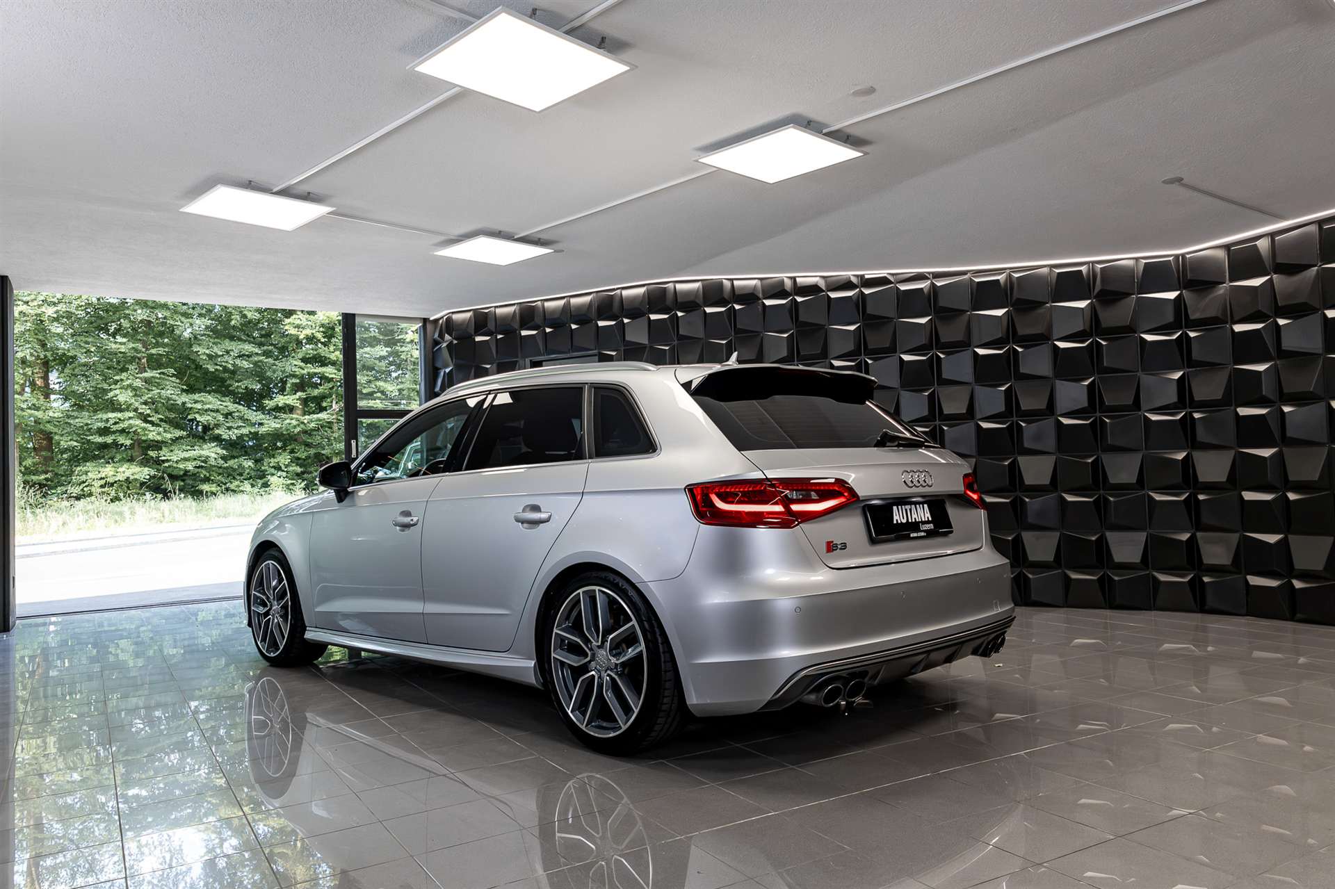 AUDI S3 Sportback 2.0 TFSI quattro S-tronic-showroom-element-2