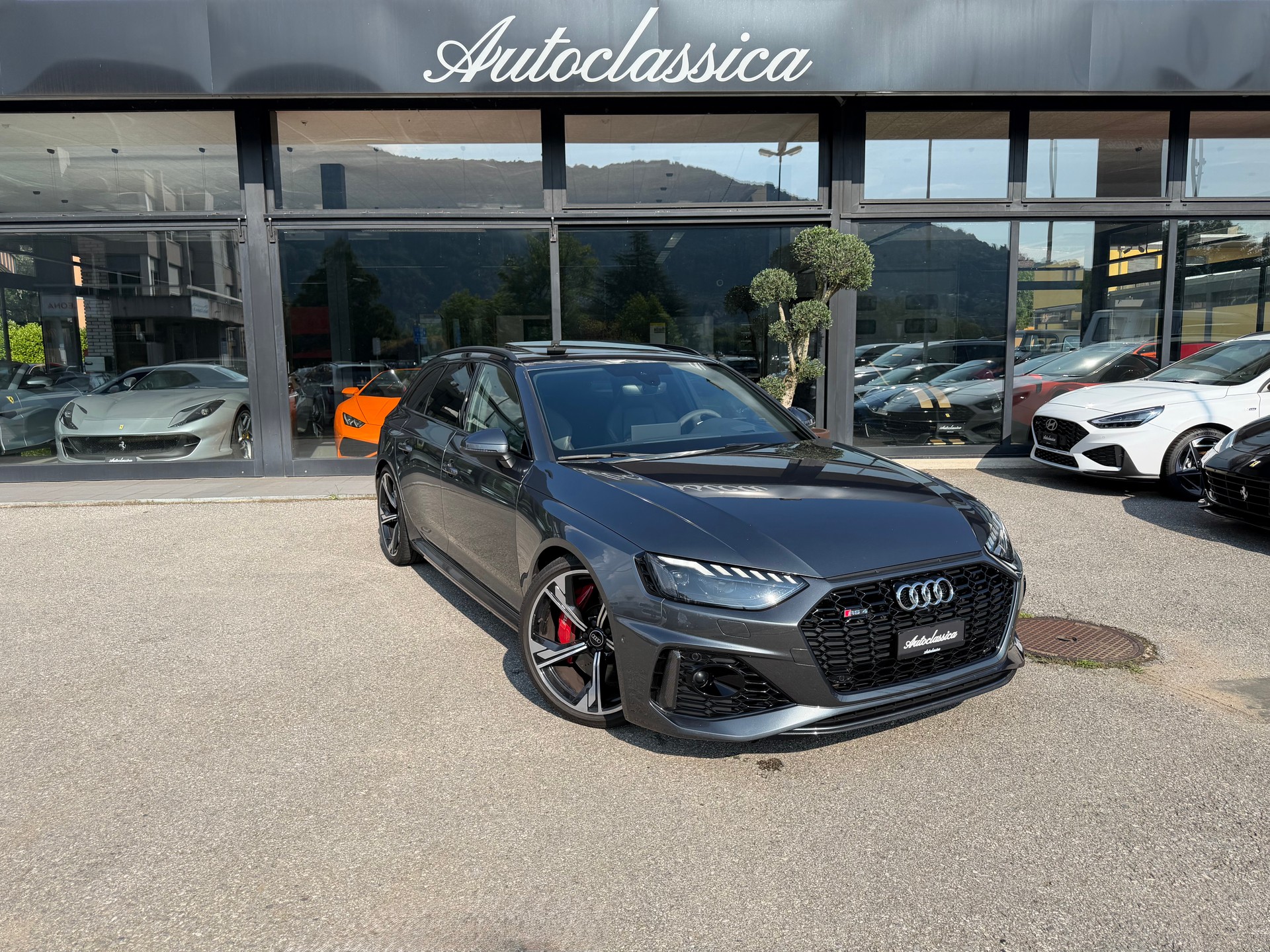 AUDI RS4 Avant quattro tiptronic