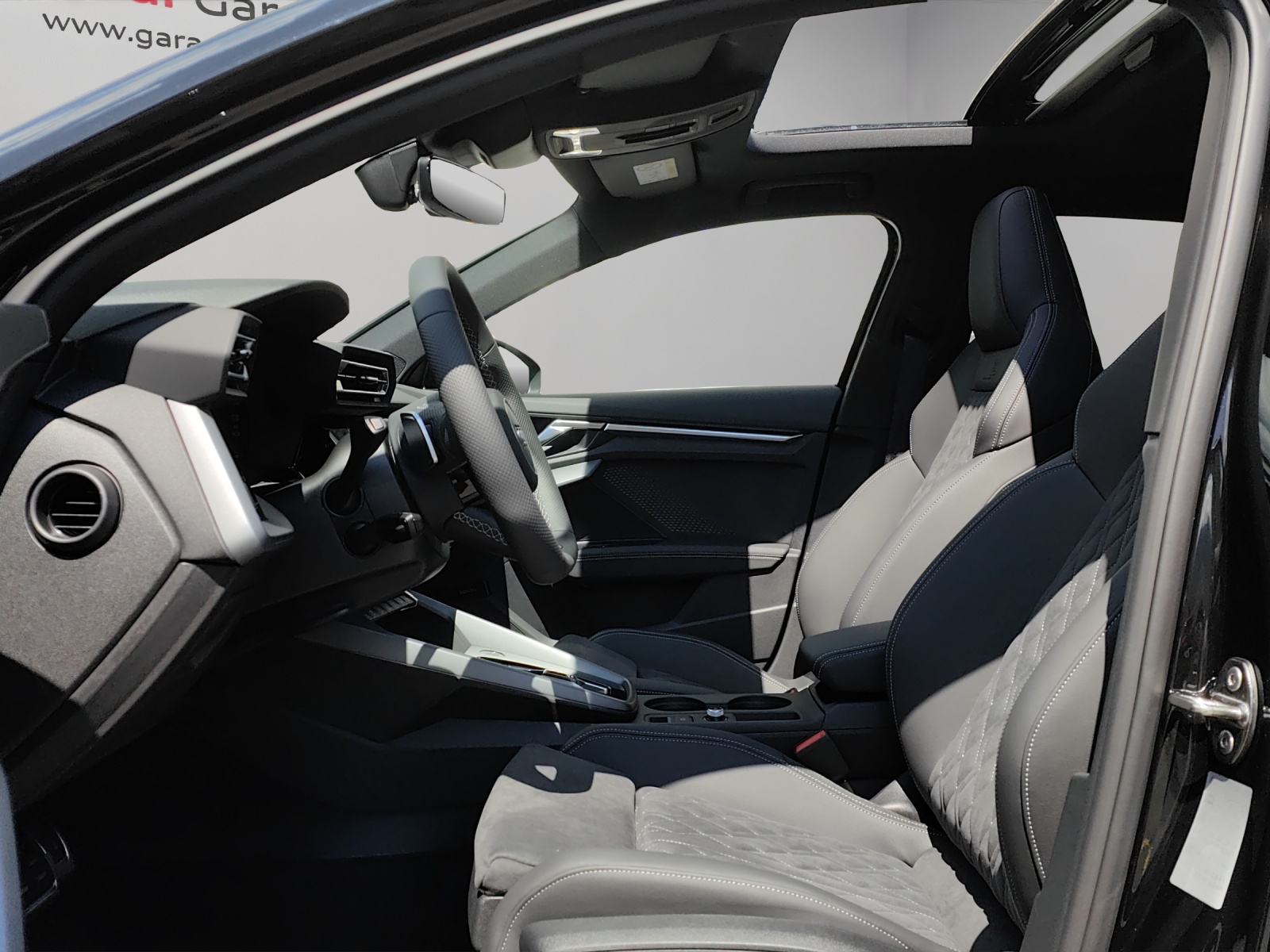 AUDI S3 Sportback TFSI quattro S-tronic-image-8