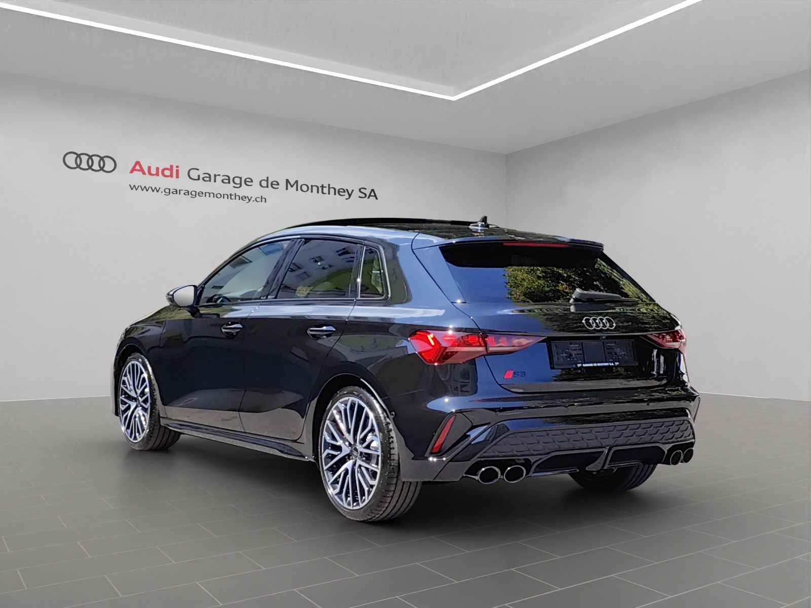 AUDI S3 Sportback TFSI quattro S-tronic-image-2
