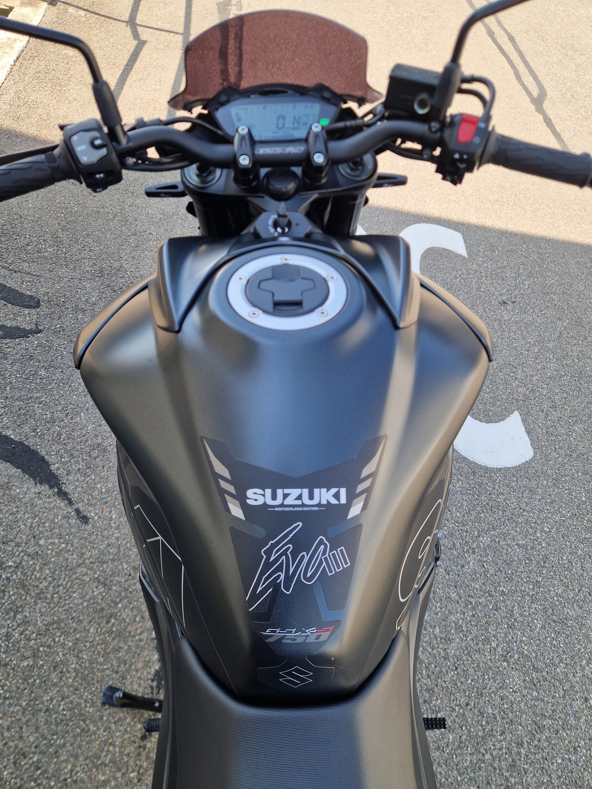 SUZUKI GSX-S 750 EVO 3-showroom-element-3