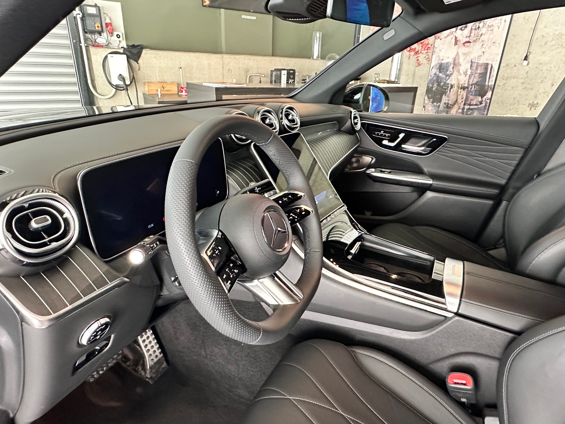 MERCEDES-BENZ GLC 300 AMG Line 4matic-image-5