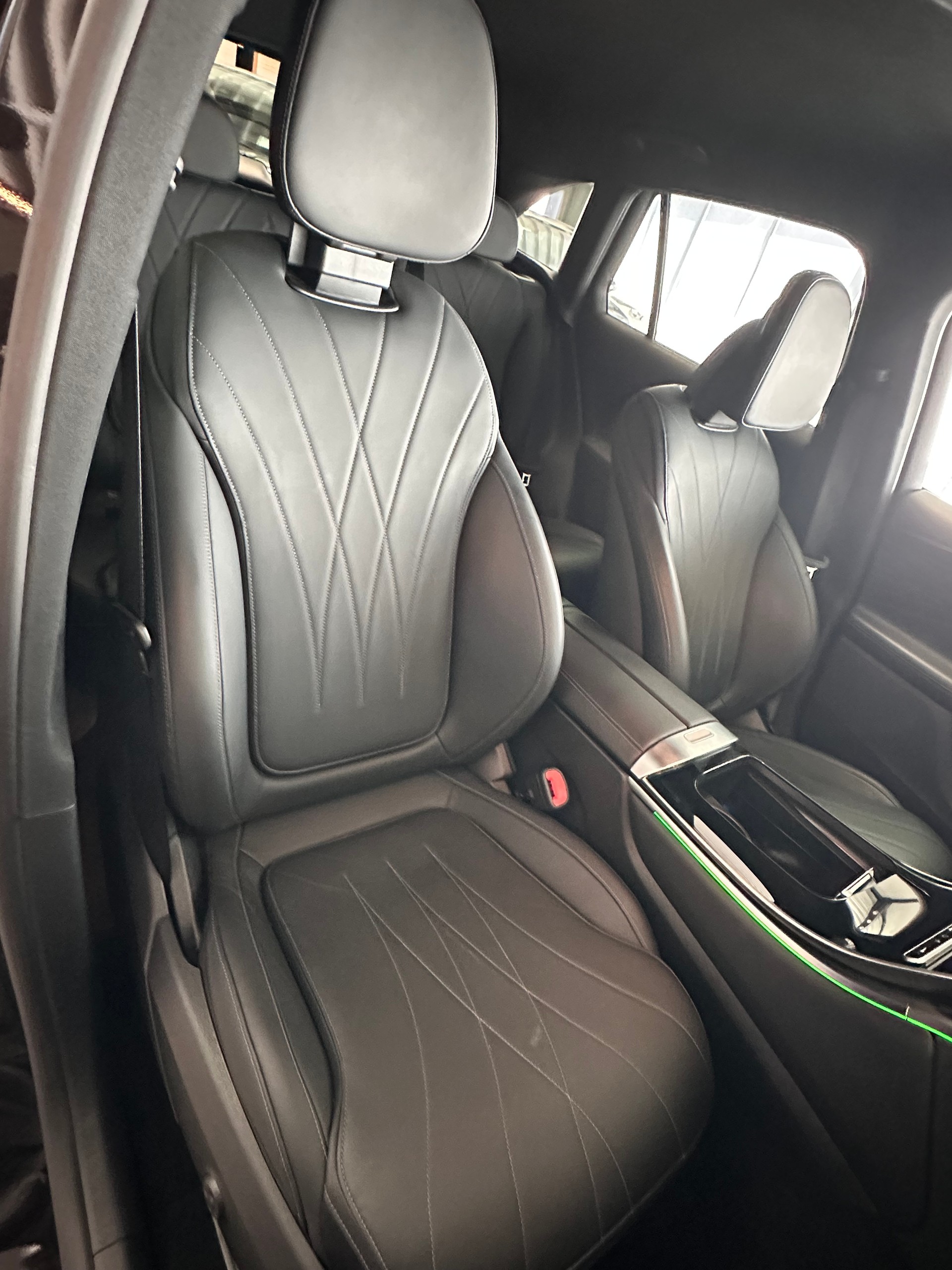 MERCEDES-BENZ GLC 300 AMG Line 4matic-image-17