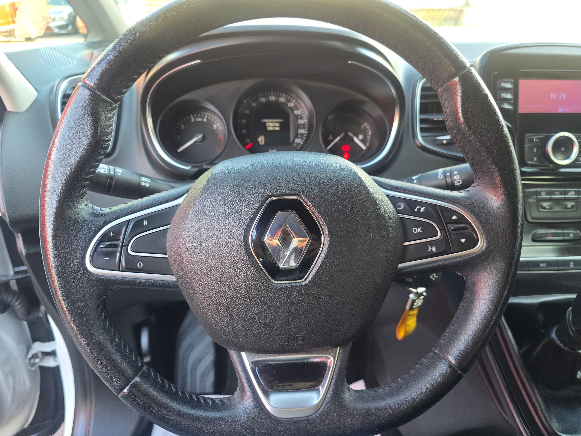 RENAULT Scénic 1.2 16V Turbo Life-image-15