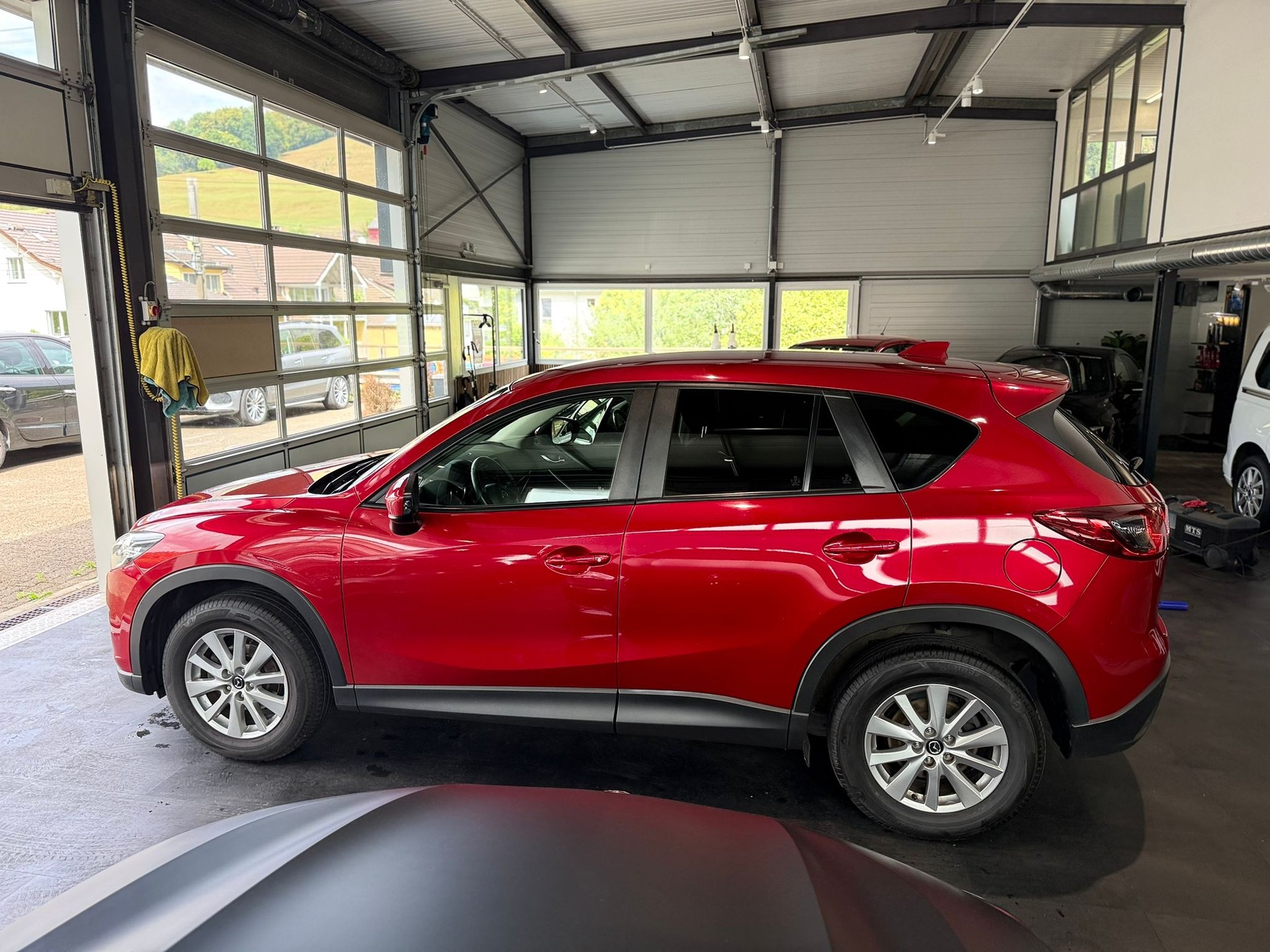 MAZDA CX-5 2.2 D Ambition FWD Automatic-showroom-element-1