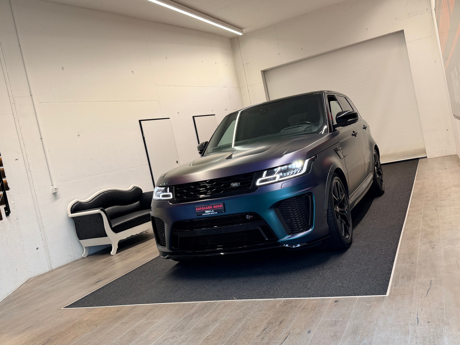 LAND ROVER Range Rover Sport 5.0 V8 S/C SVR Automatic-showroom-element-2