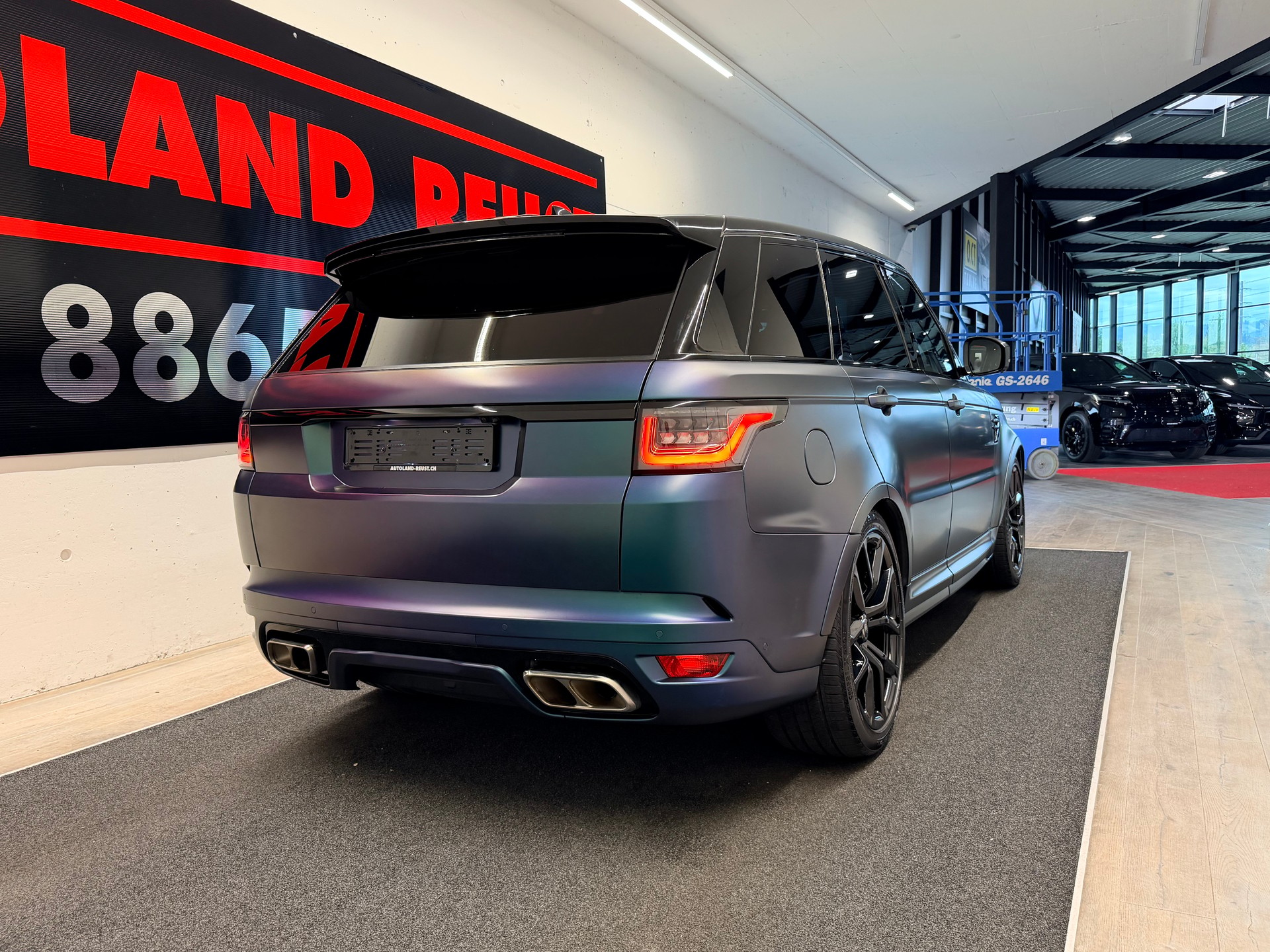 LAND ROVER Range Rover Sport 5.0 V8 S/C SVR Automatic-image-7