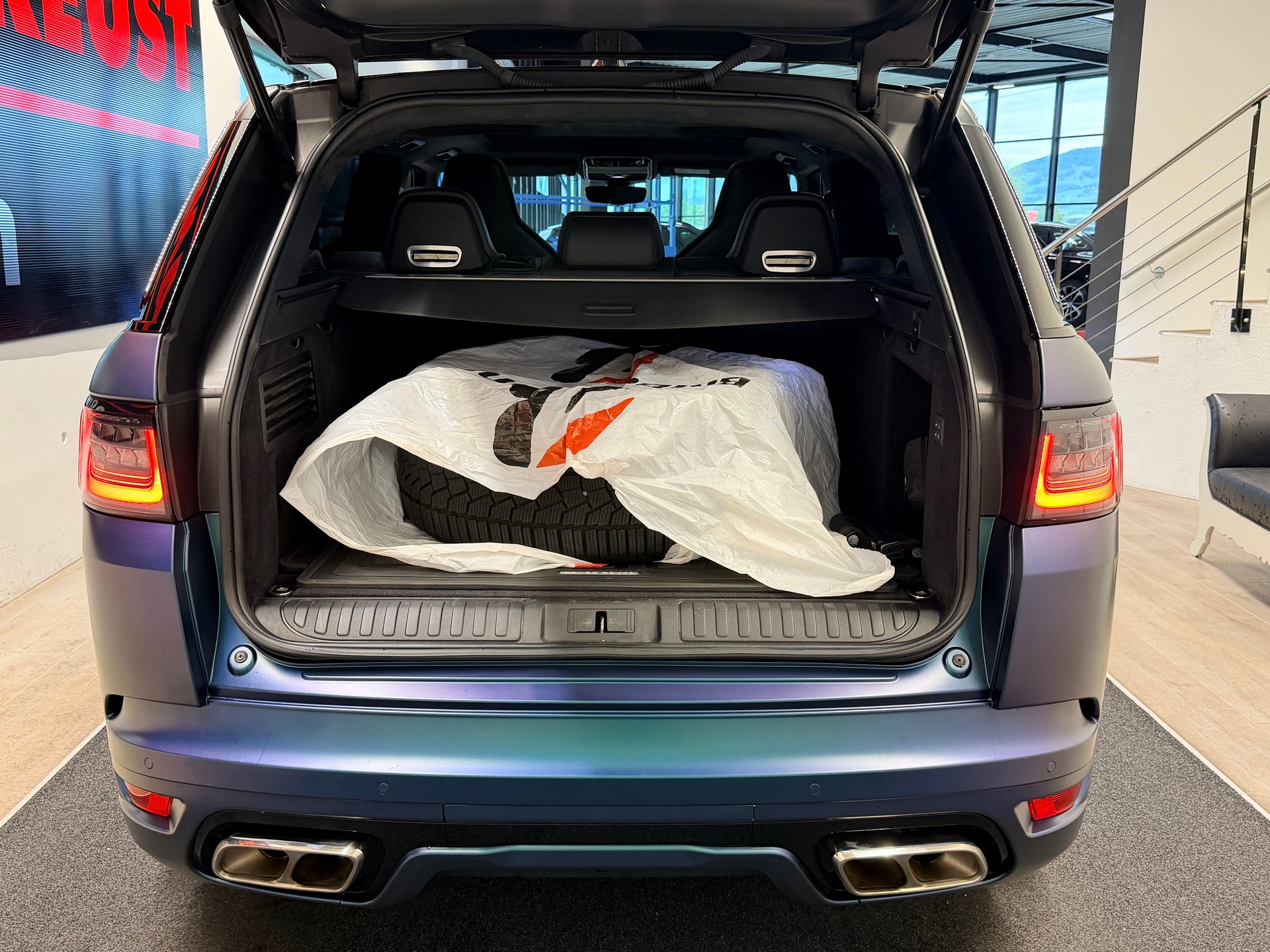 LAND ROVER Range Rover Sport 5.0 V8 S/C SVR Automatic-image-10