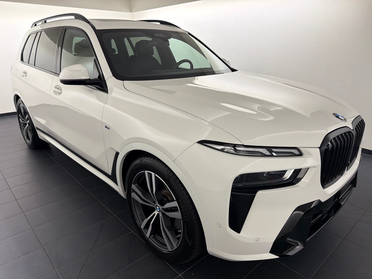 BMW X7 xDr 48 40d M Sport Pro-showroom-element-3
