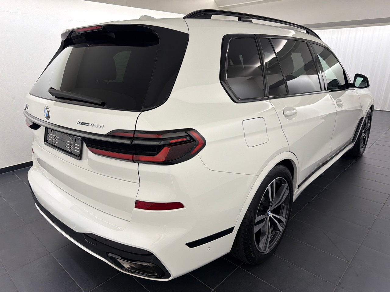 BMW X7 xDr 48 40d M Sport Pro-showroom-element-2
