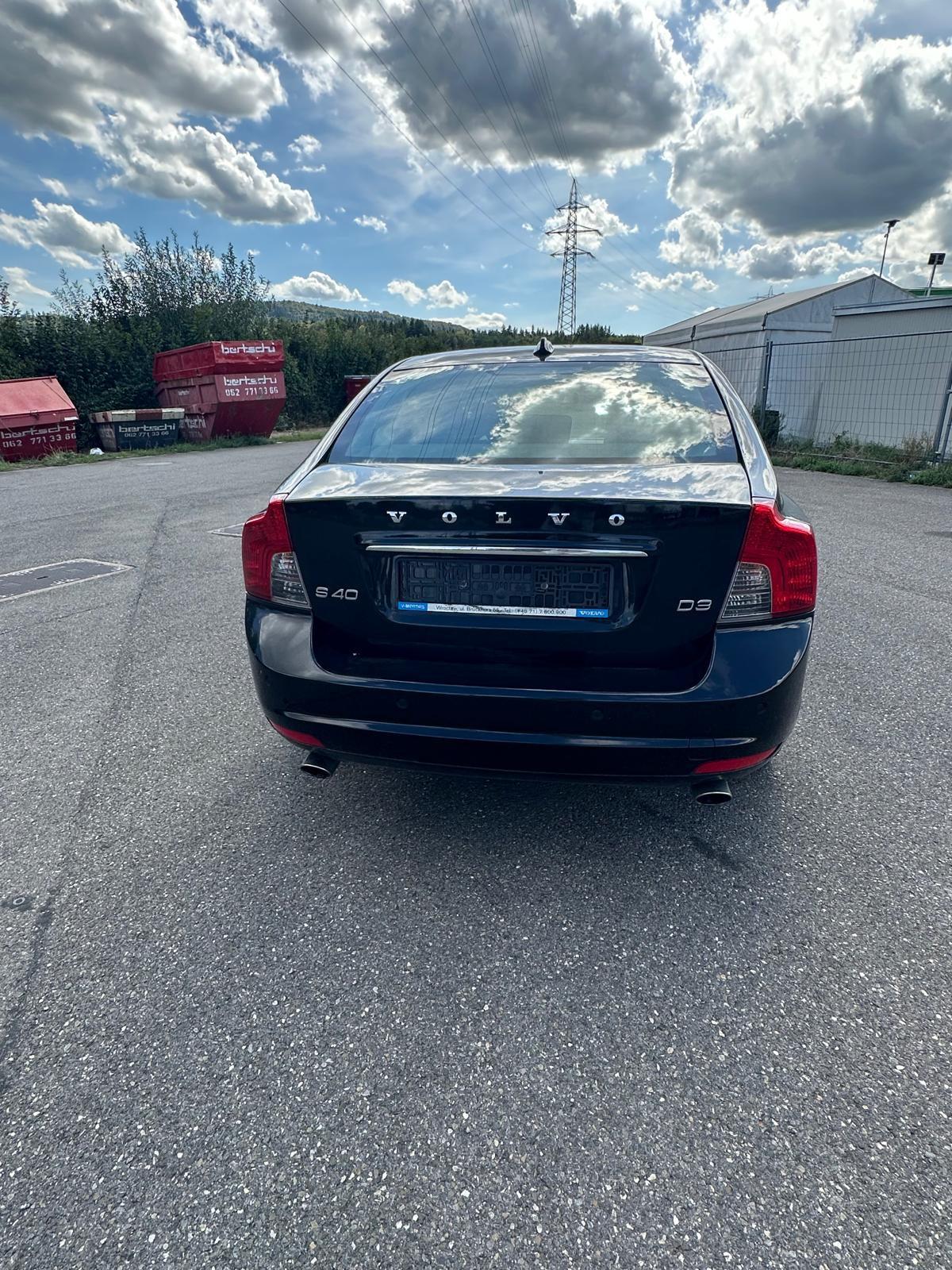 VOLVO S40-image-1
