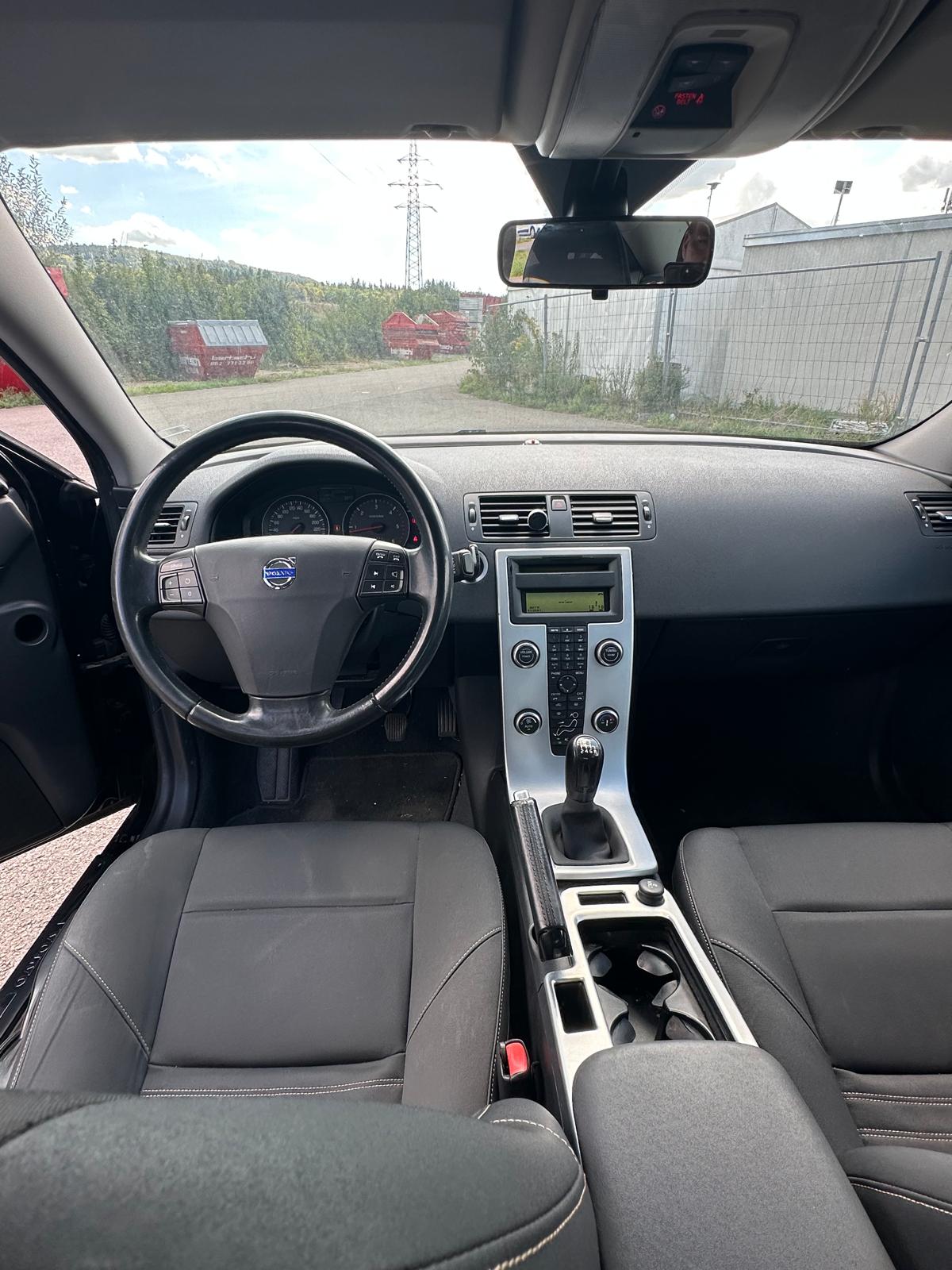 VOLVO S40-image-3