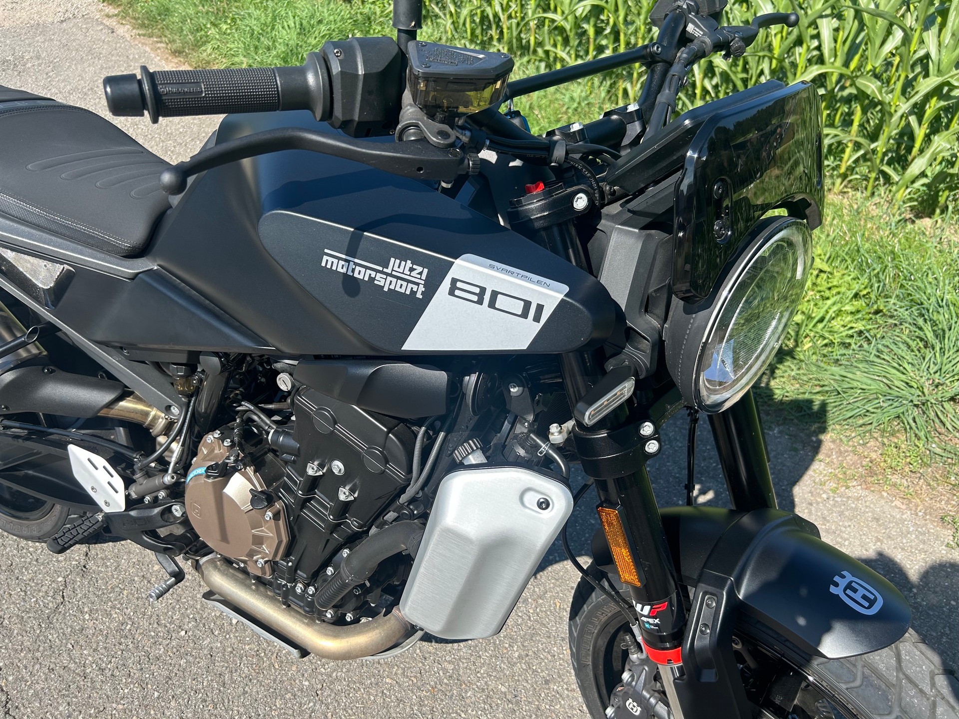HUSQVARNA Svartpilen 801-image-1