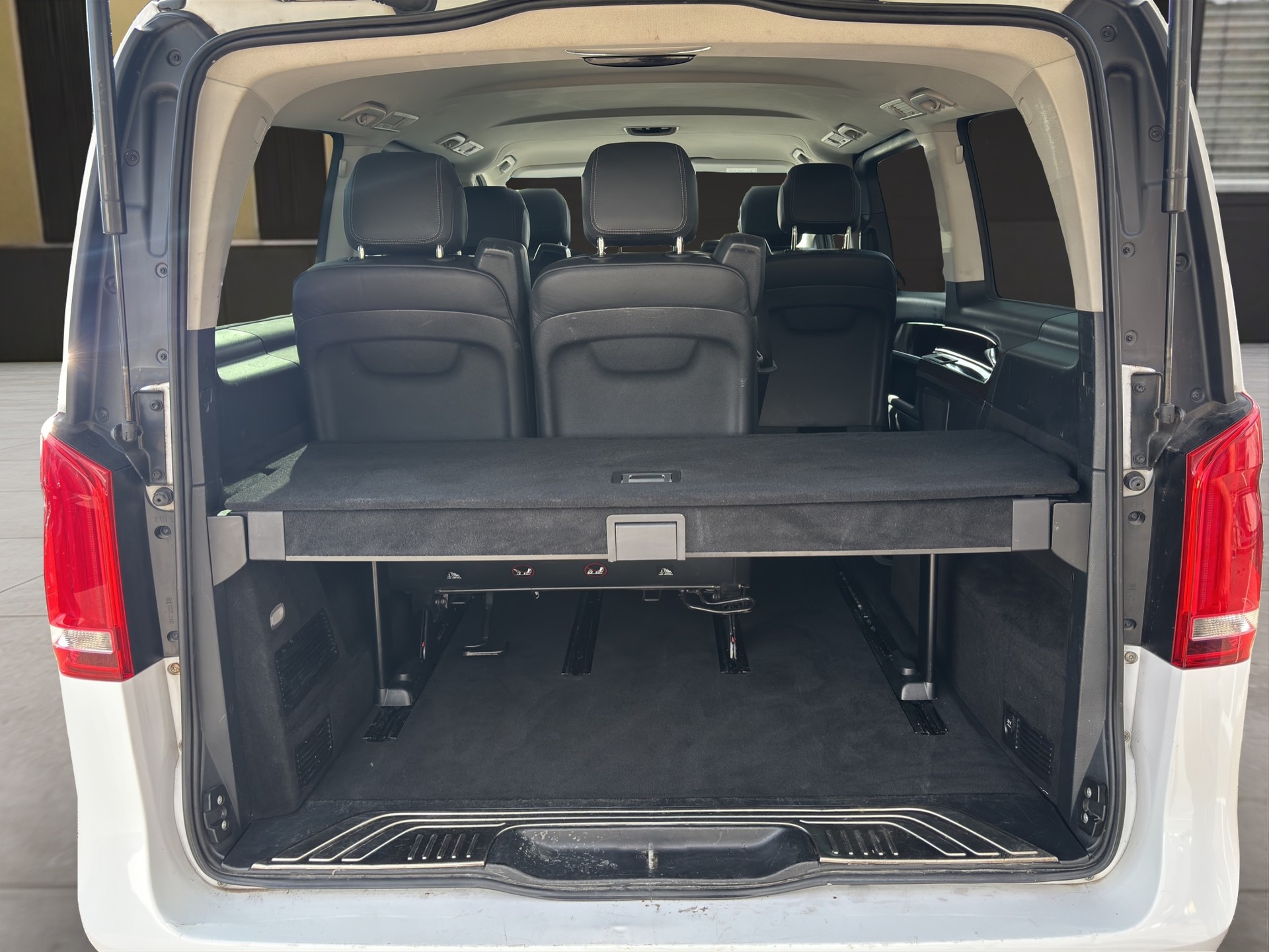 MERCEDES-BENZ V 250 d BlueTec Avant. lang 4m Van-image-14