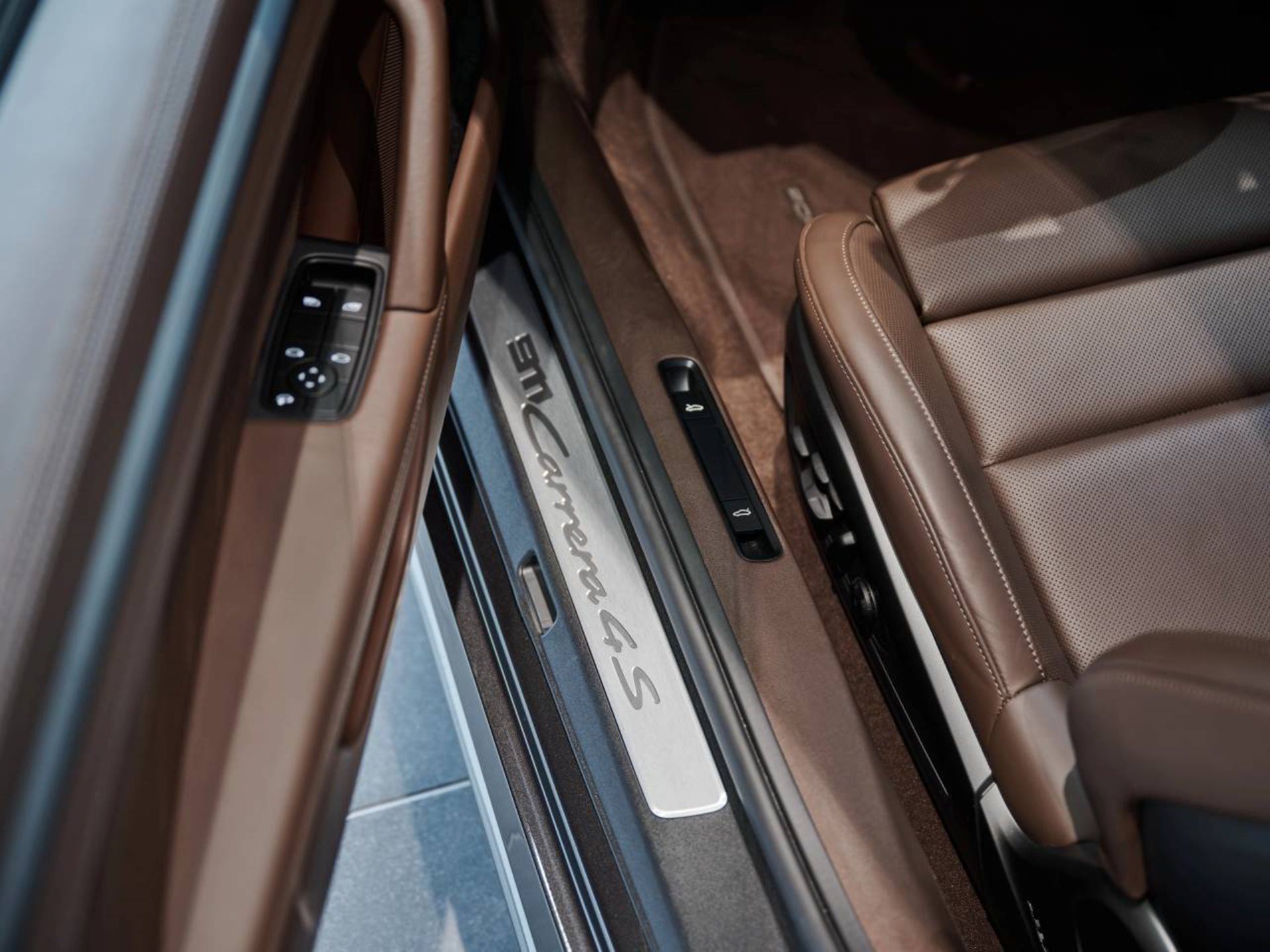 PORSCHE 911 Carrera 4S-image-18