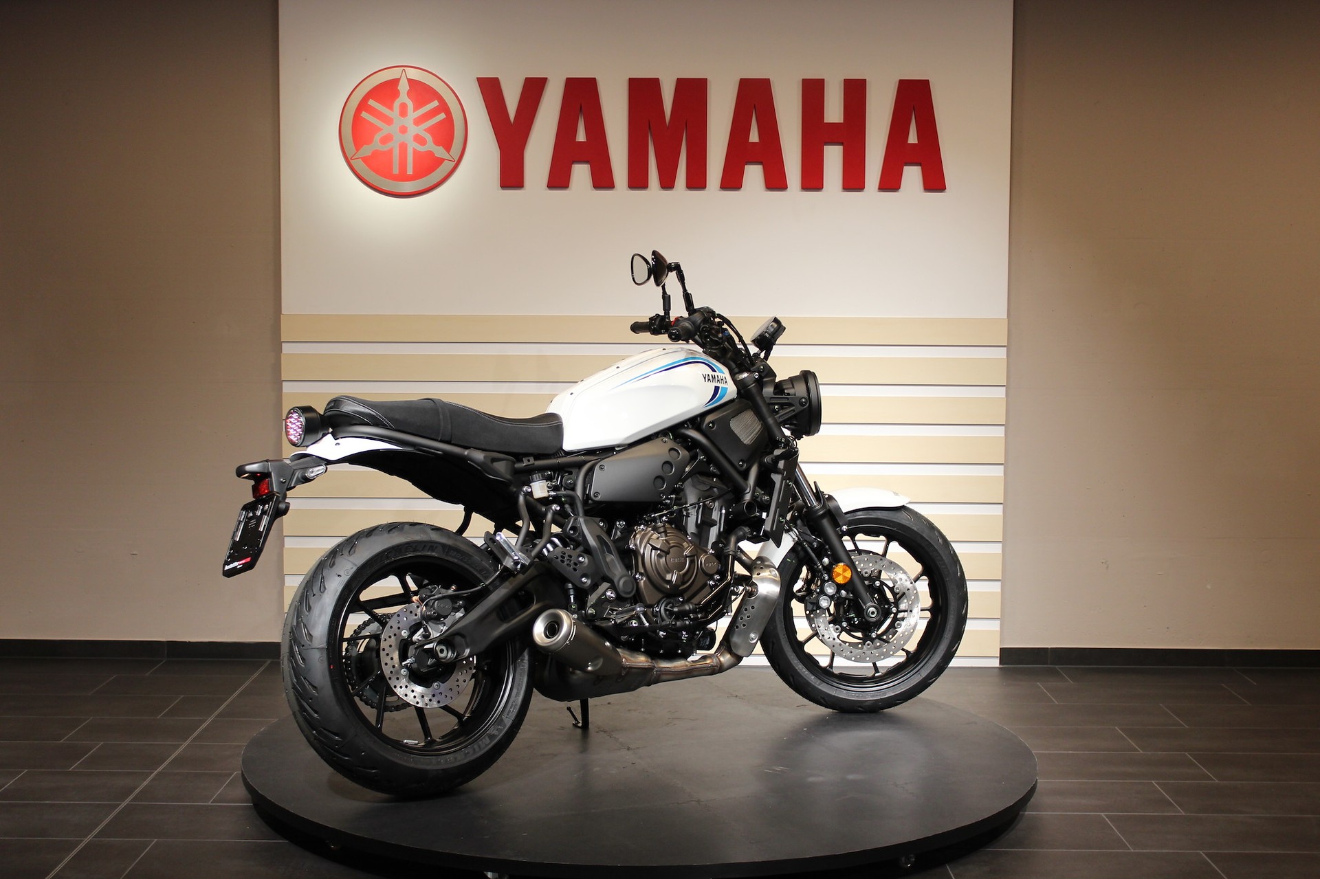 YAMAHA XSR 700-image-1