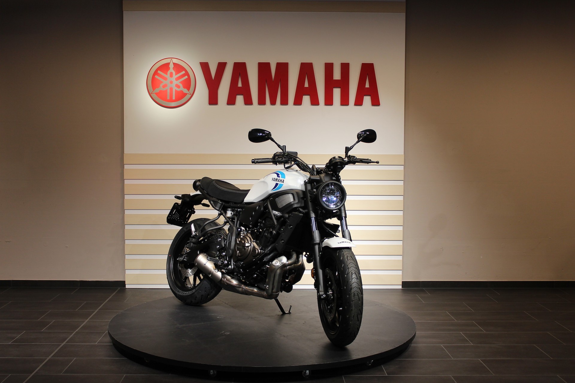 YAMAHA XSR 700-image-0