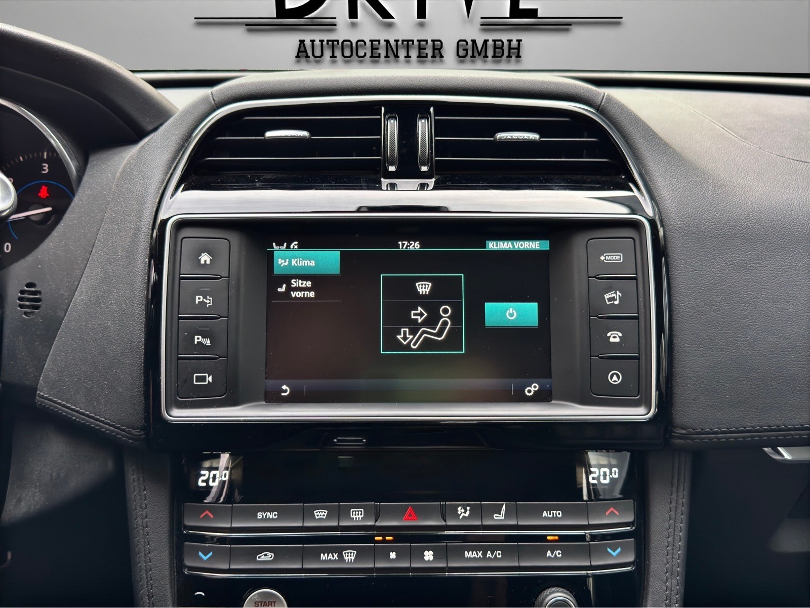 JAGUAR F-Pace 2.0d Portfolio AWD Automatik *AHK*Rückfahrkamera*Sitz-/ Lenkradheizung uvm.*-image-14