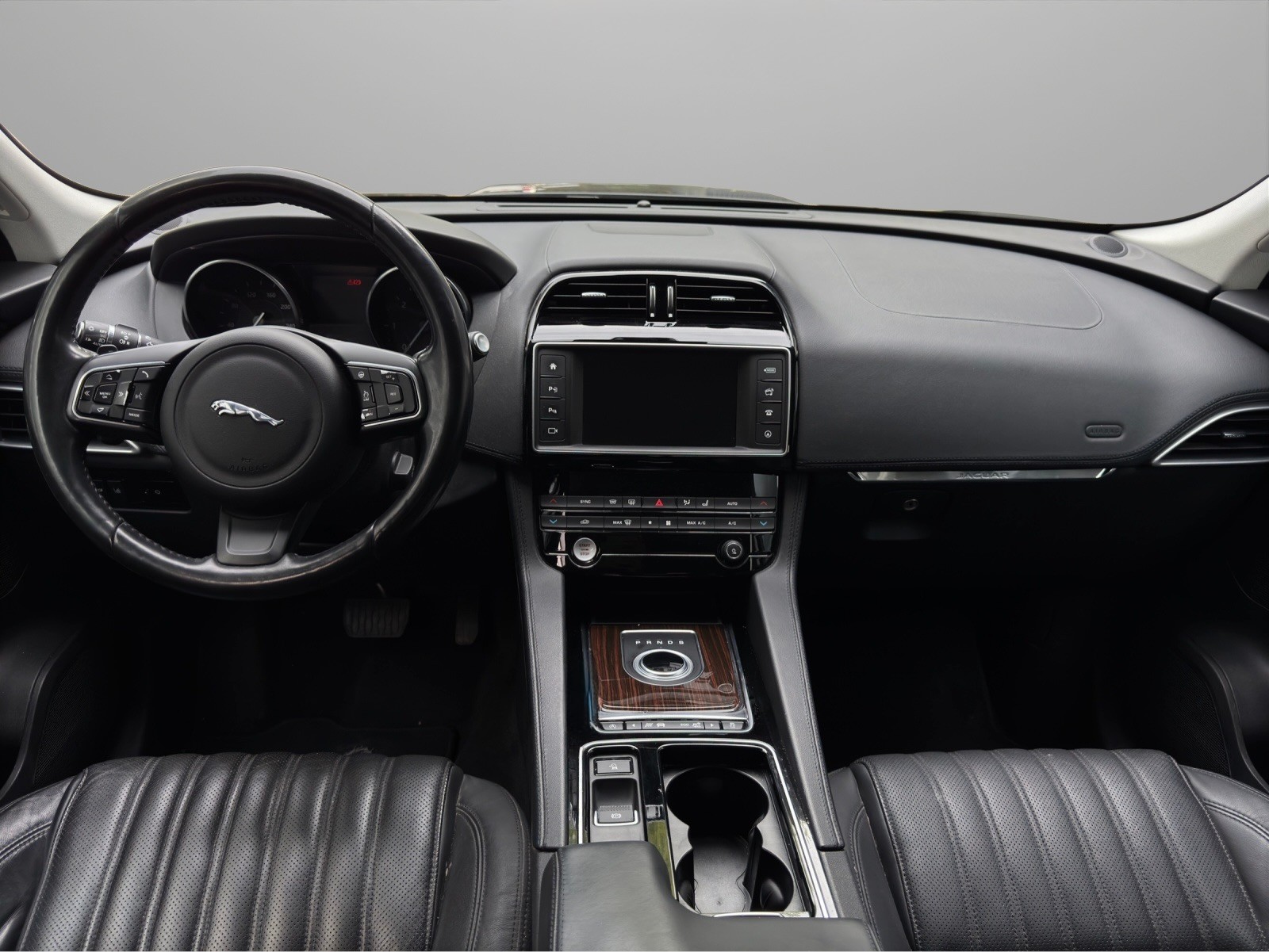 JAGUAR F-Pace 2.0d Portfolio AWD Automatik *AHK*Rückfahrkamera*Sitz-/ Lenkradheizung uvm.*-image-8