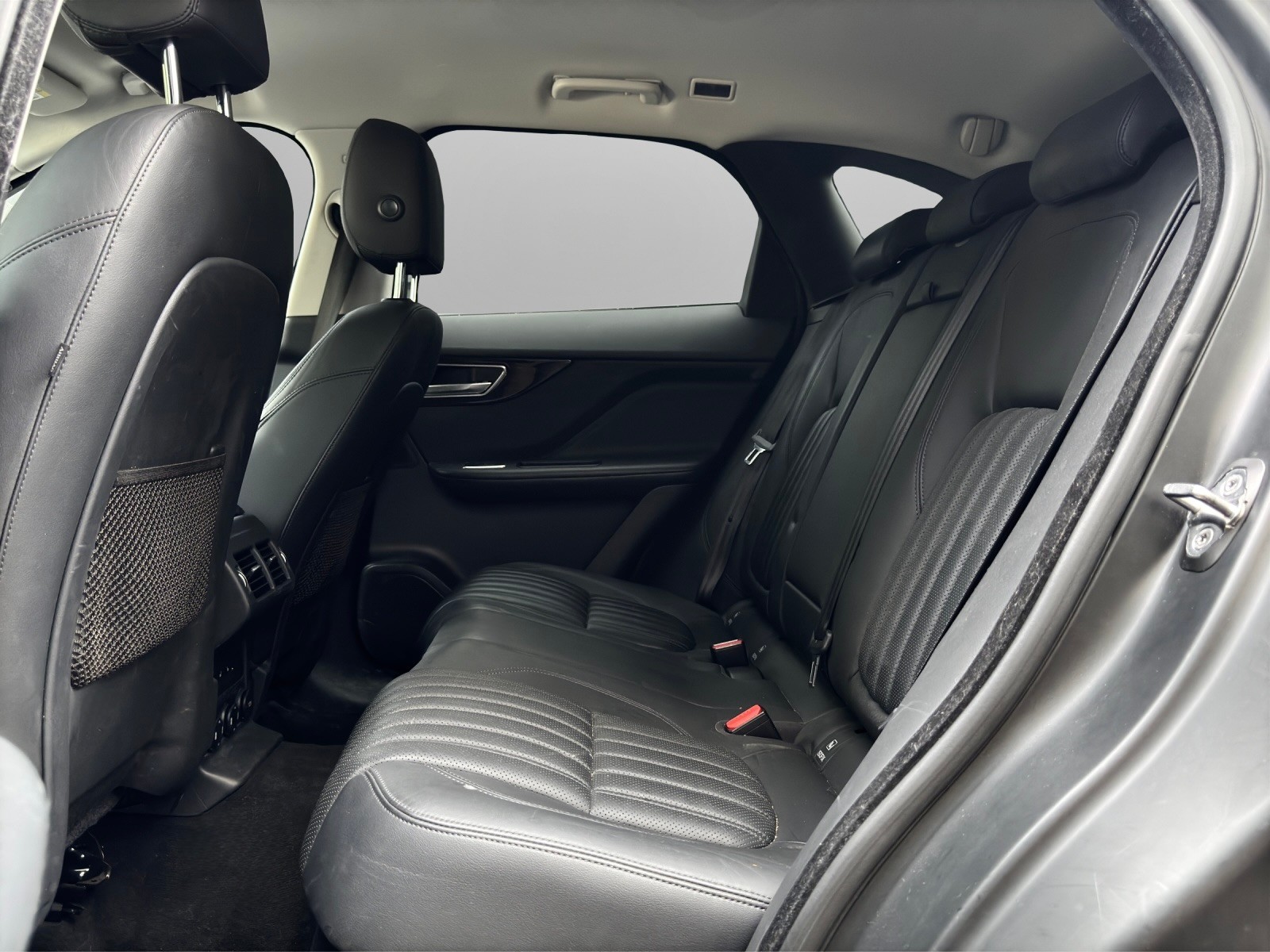 JAGUAR F-Pace 2.0d Portfolio AWD Automatik *AHK*Rückfahrkamera*Sitz-/ Lenkradheizung uvm.*-image-10