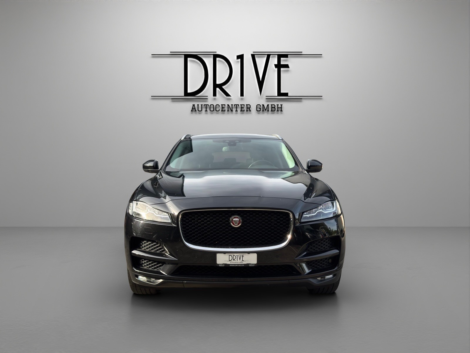 JAGUAR F-Pace 2.0d Portfolio AWD Automatik *AHK*Rückfahrkamera*Sitz-/ Lenkradheizung uvm.*-showroom-element-1