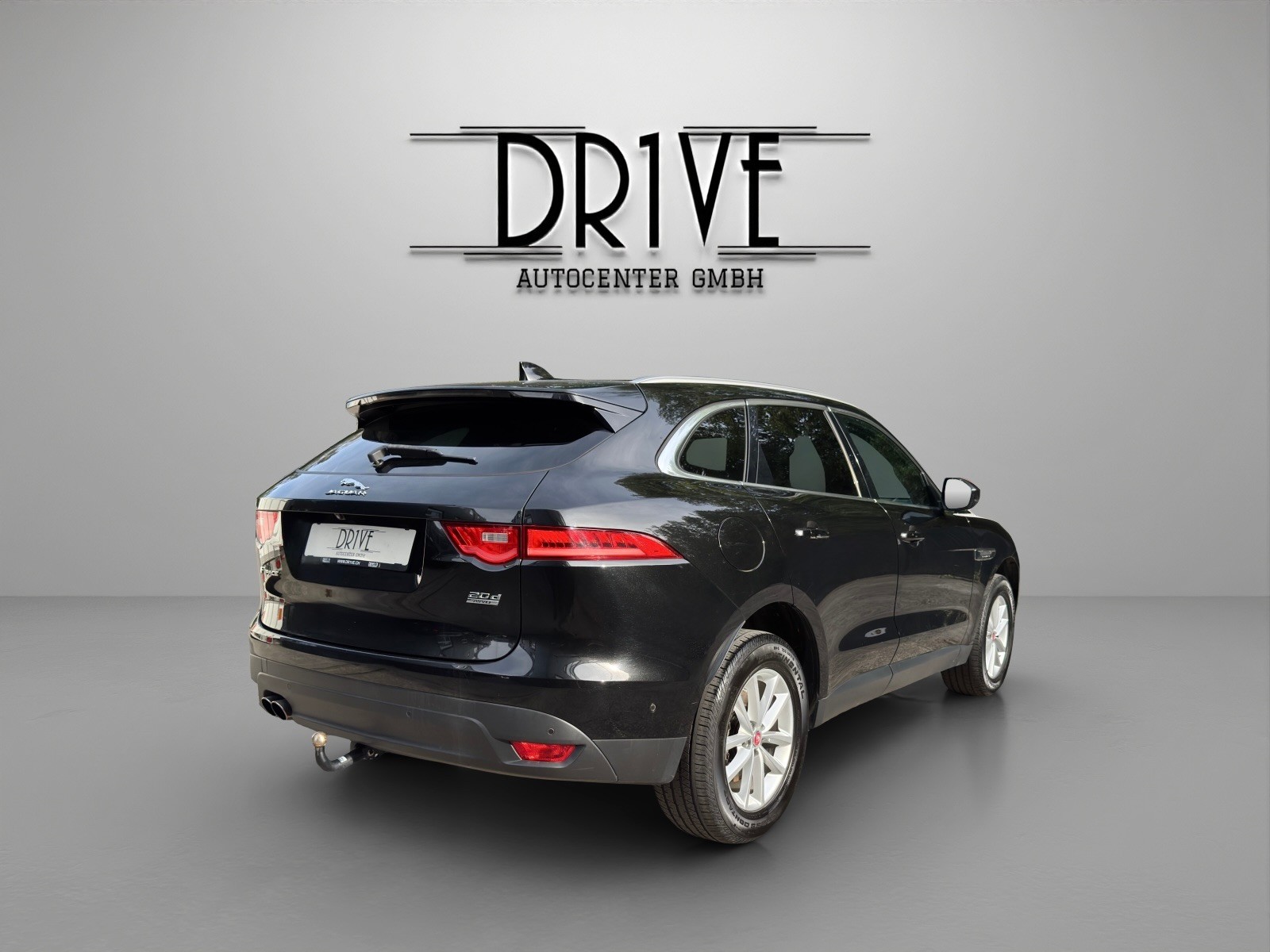 JAGUAR F-Pace 2.0d Portfolio AWD Automatik *AHK*Rückfahrkamera*Sitz-/ Lenkradheizung uvm.*-image-4
