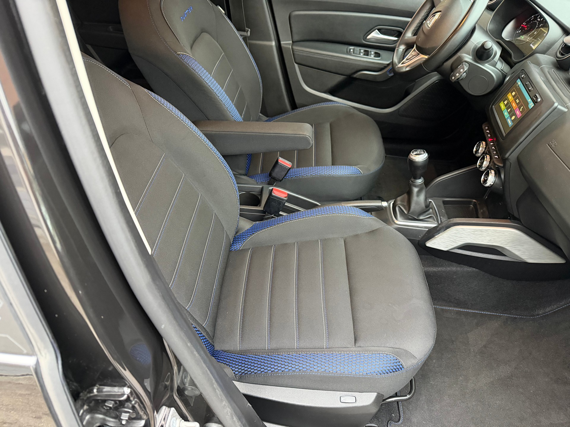 DACIA Duster TCe 150 Celebration 4x4-image-10