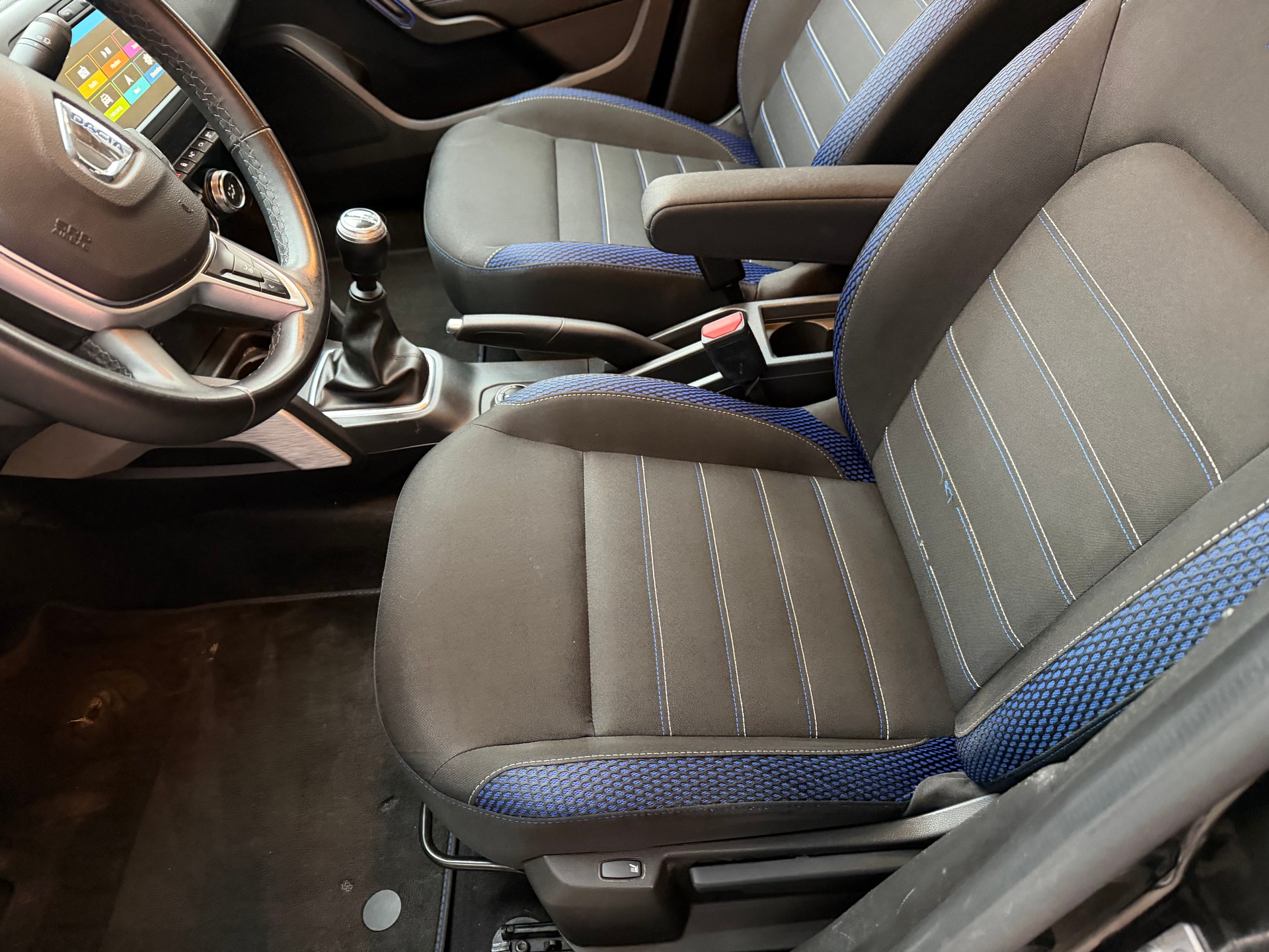 DACIA Duster TCe 150 Celebration 4x4-image-9