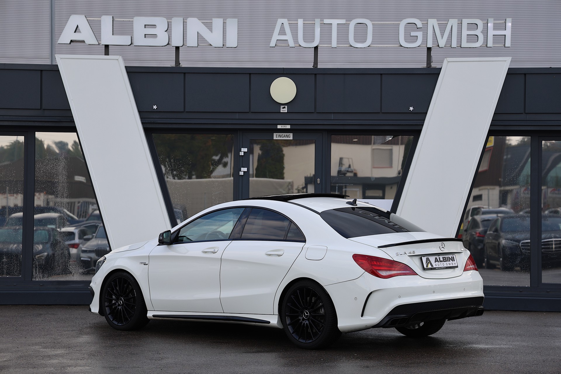 MERCEDES-BENZ CLA 45 AMG 4m-showroom-element-3