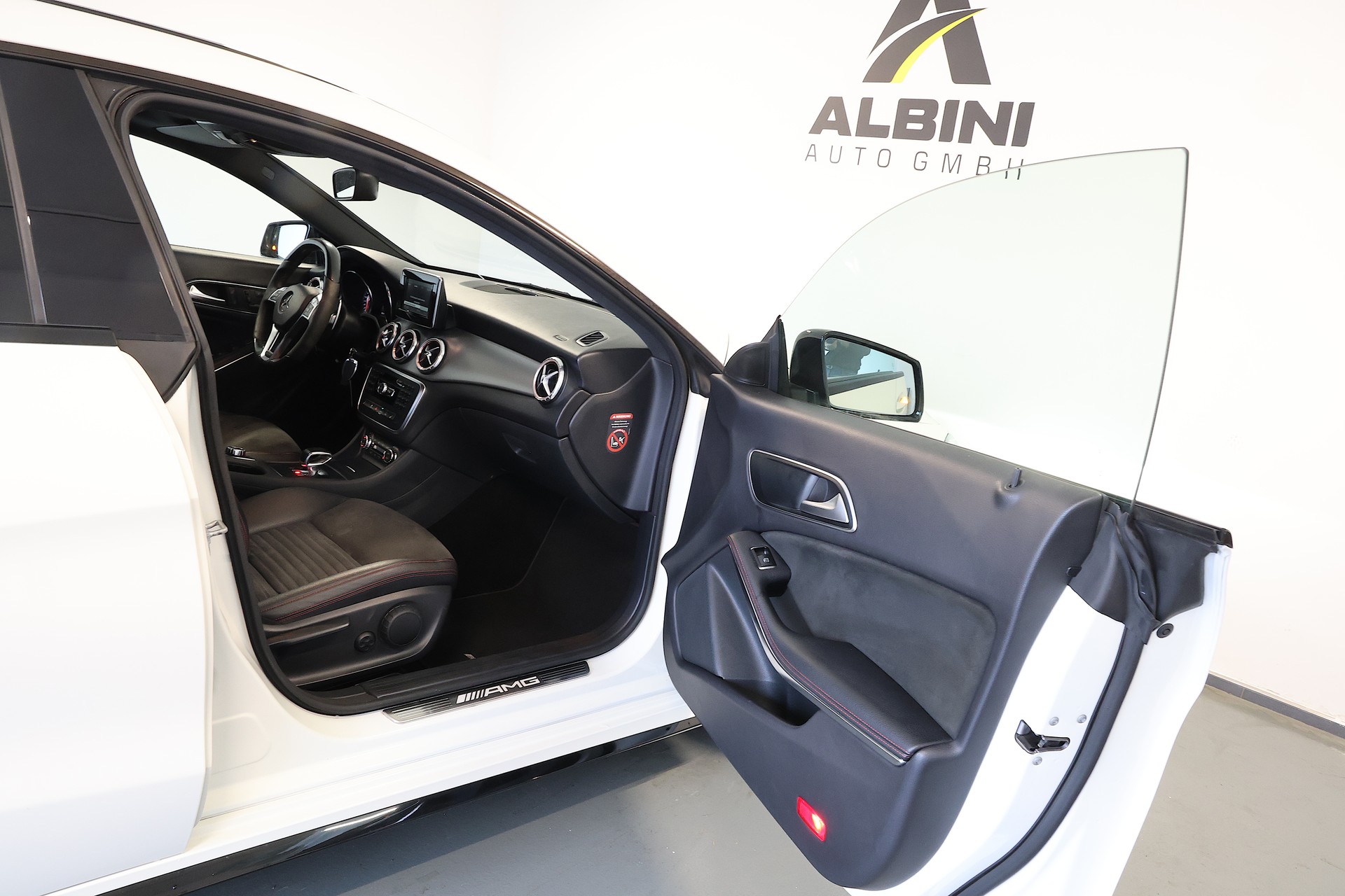 MERCEDES-BENZ CLA 45 AMG 4m-image-11