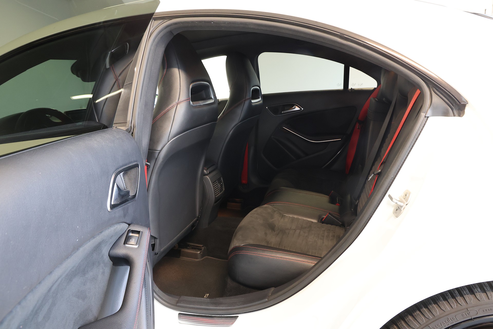 MERCEDES-BENZ CLA 45 AMG 4m-image-15