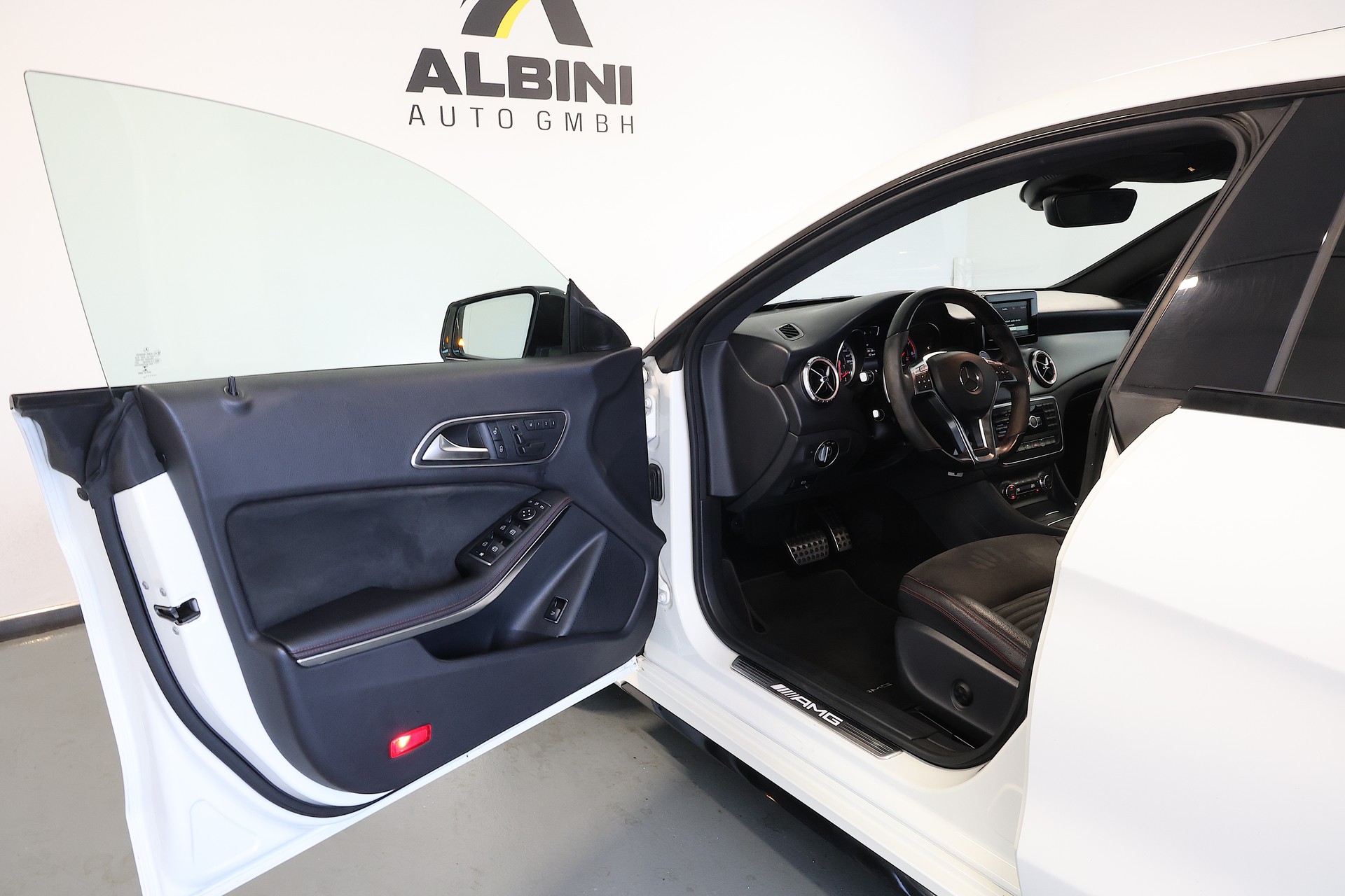 MERCEDES-BENZ CLA 45 AMG 4m-image-4