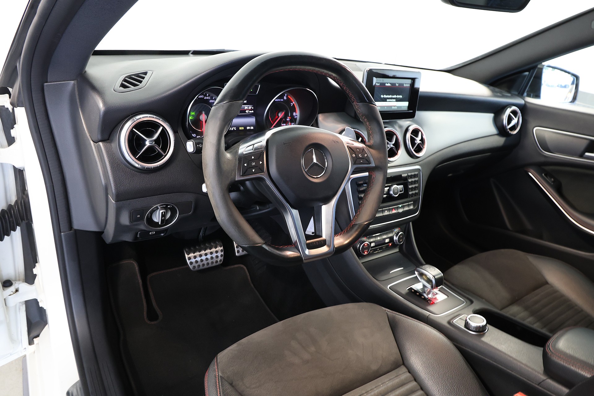 MERCEDES-BENZ CLA 45 AMG 4m-image-7