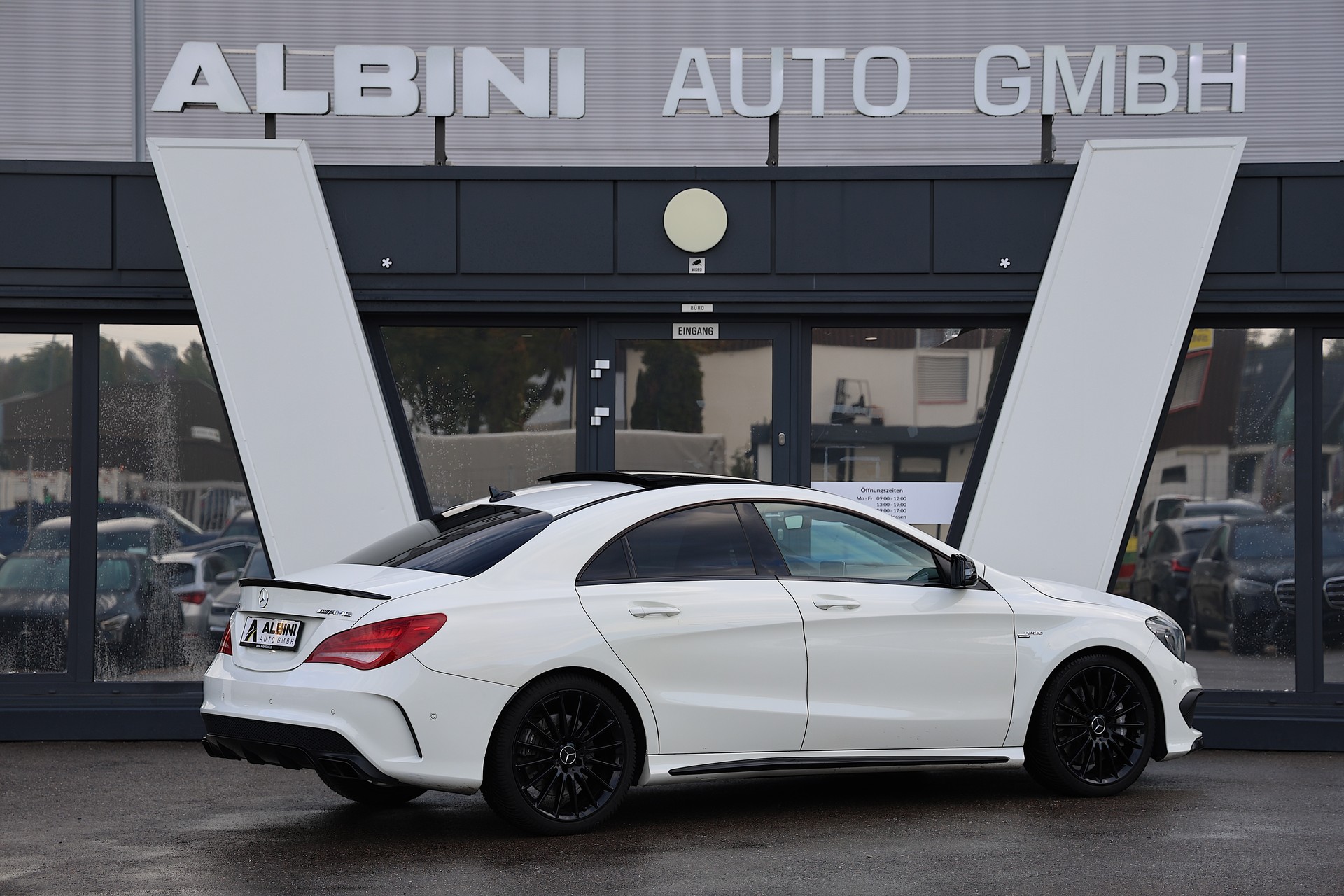 MERCEDES-BENZ CLA 45 AMG 4m-showroom-element-2