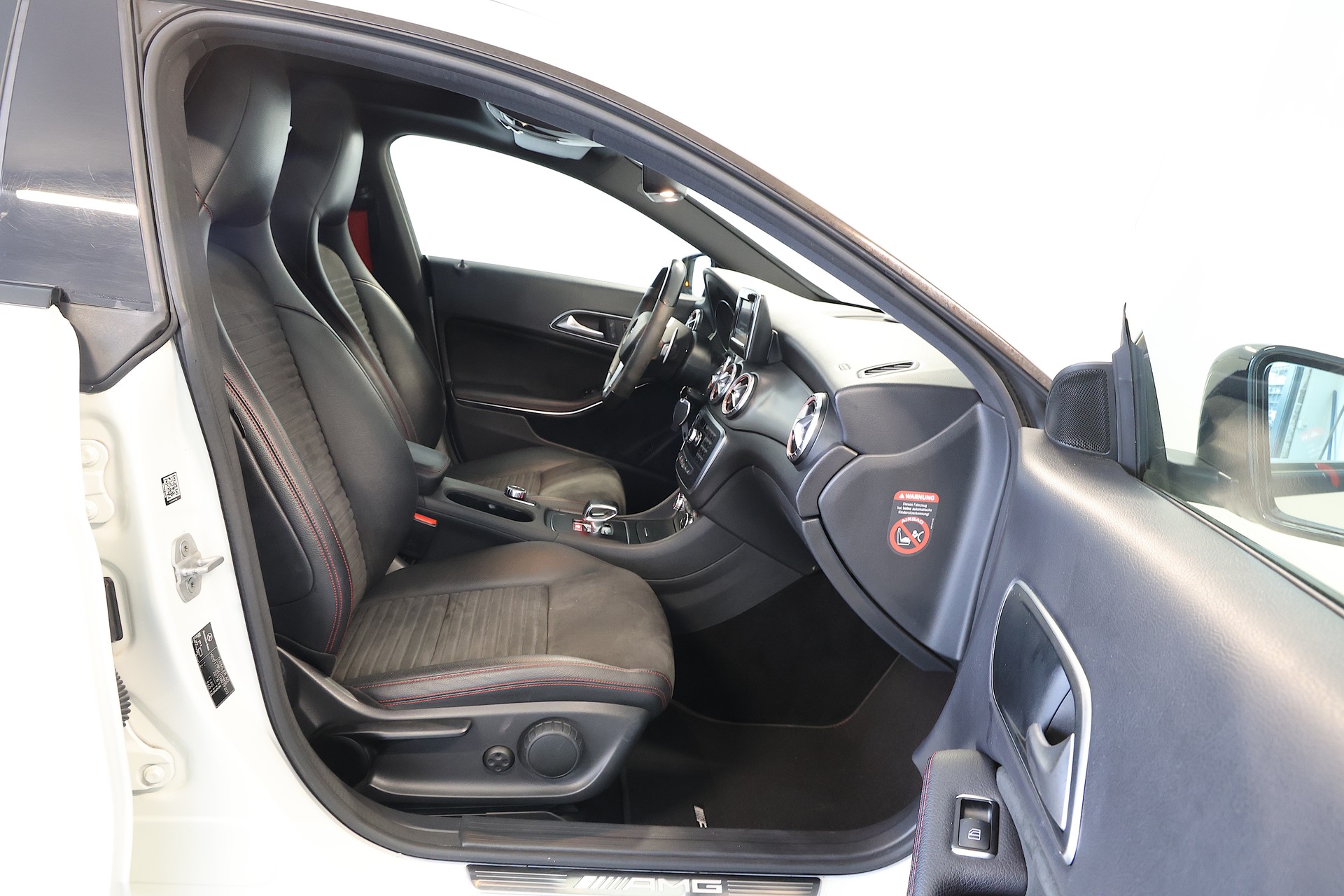 MERCEDES-BENZ CLA 45 AMG 4m-image-12