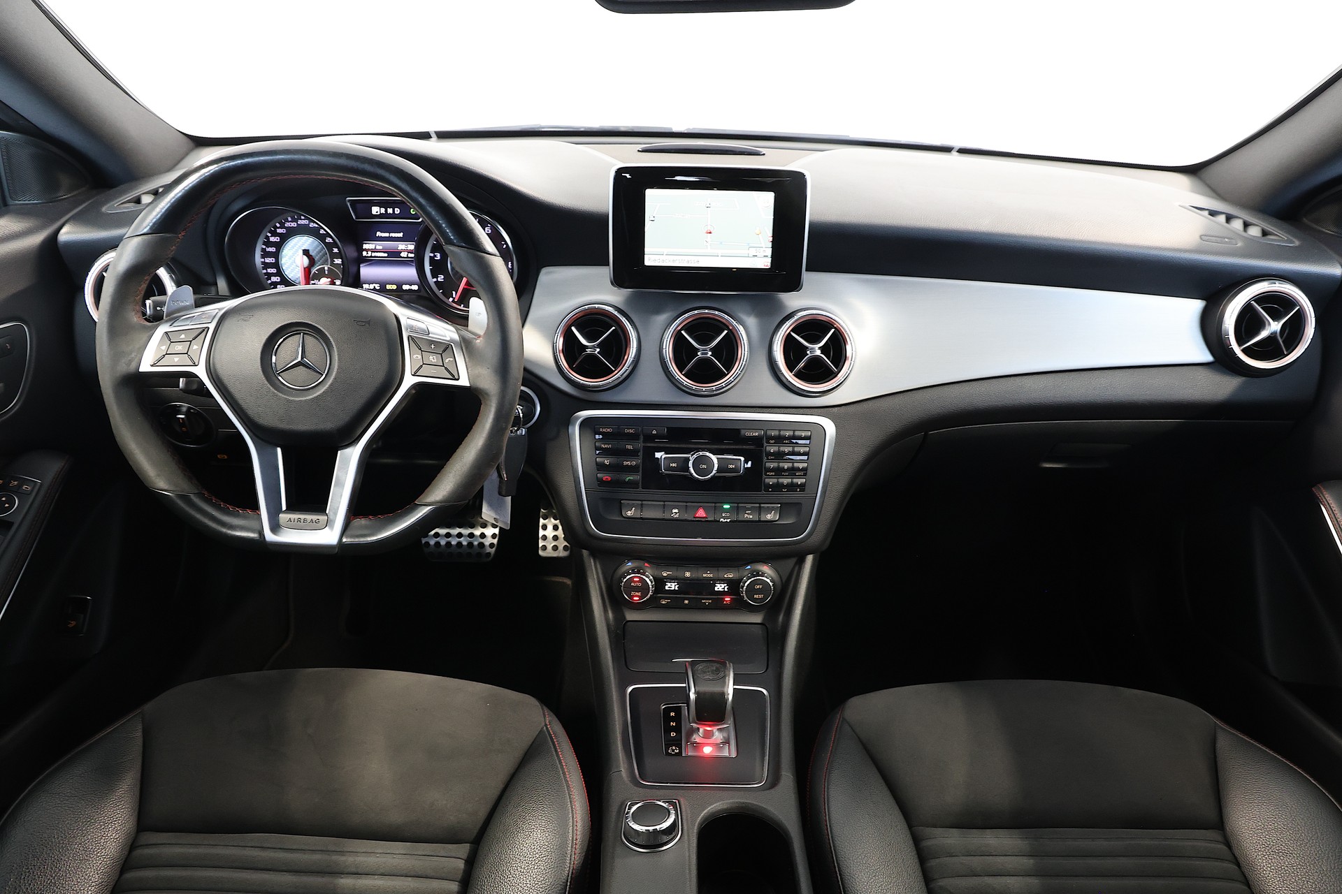 MERCEDES-BENZ CLA 45 AMG 4m-image-8