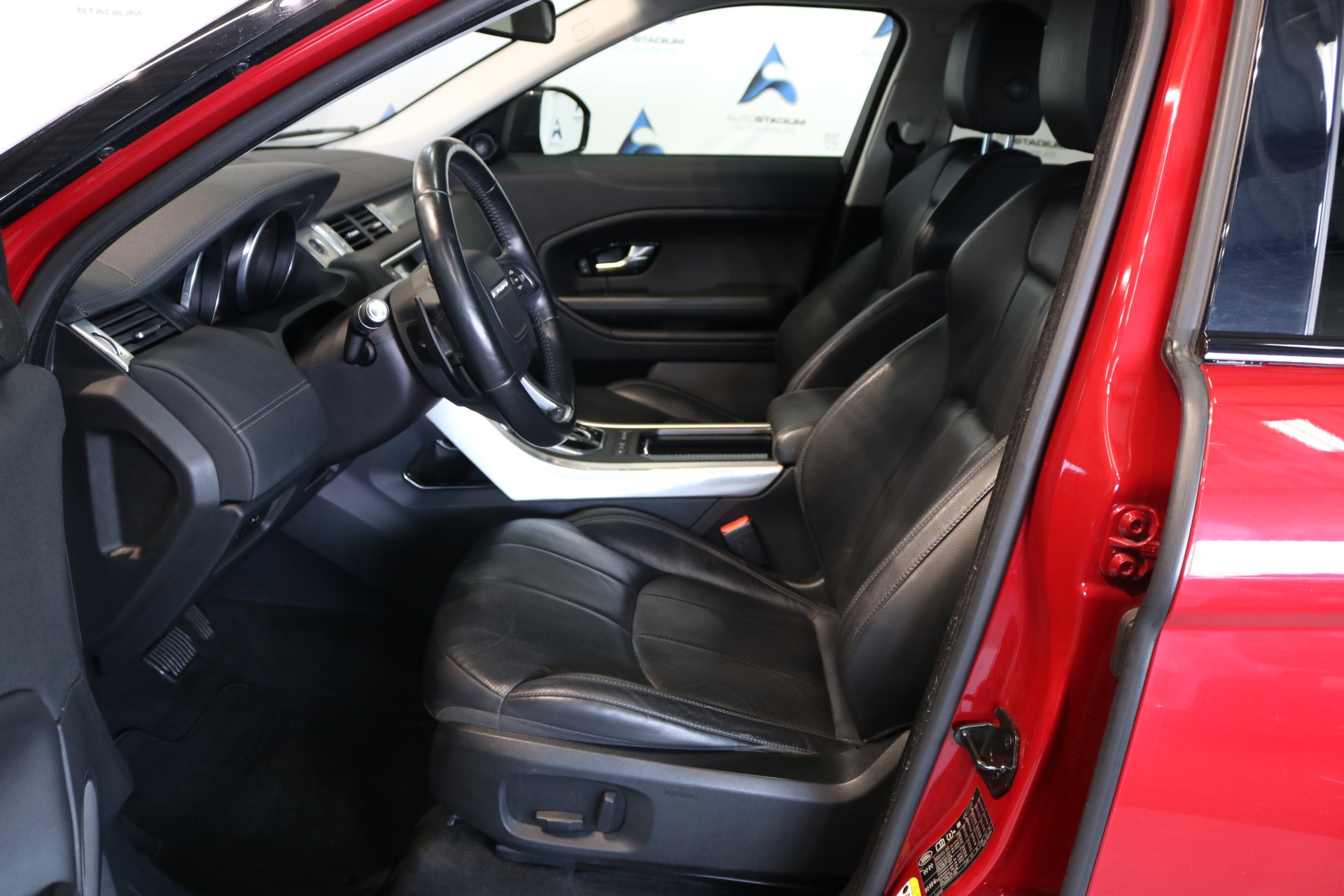 LAND ROVER Range Rover Evoque 2.0 TD4 HSE AT9-showroom-element-3