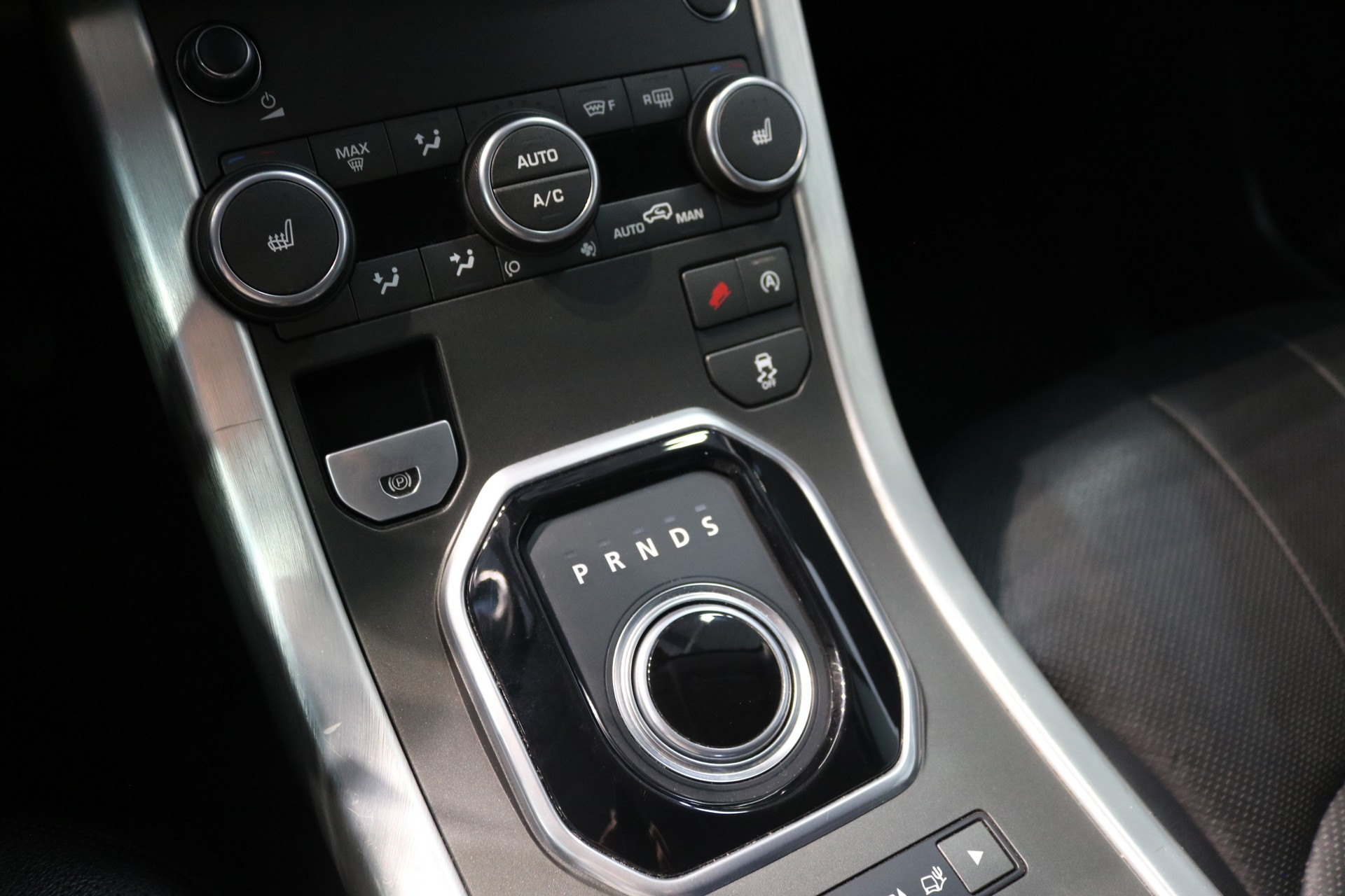LAND ROVER Range Rover Evoque 2.0 TD4 HSE AT9-image-37