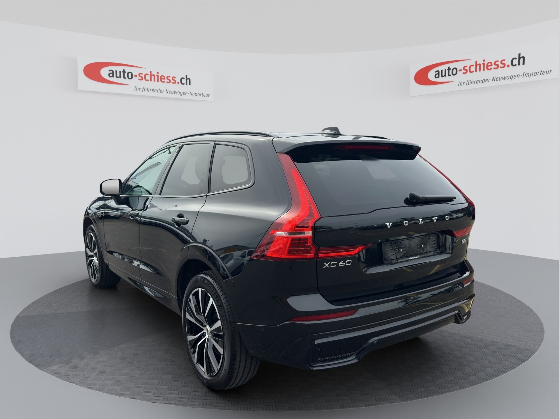 VOLVO XC60 B5 Benzin Mild Hybrid AWD Plus Dark Geartronic-showroom-element-2